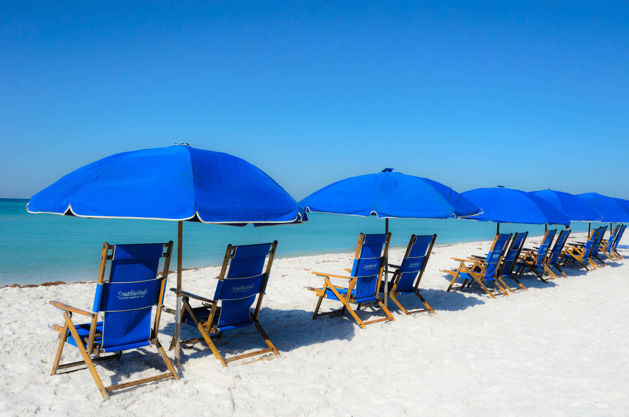 BEAUTY AT THE BEACH !!WELL APPOINTED 2ND FLOOR UNIT WITH A VIEW. EASY ACCESS TO THE BEACH AND ALL THE AMENITIES OF THIS SEAGROVE BEACH PARADISE. TURN KEY READY FOR YOUR NEXT SECOND HOME OR INVESTMENT PROPERTY. COME AND SHARE IN THE MAGIC OF OWNING A CONDO AT ONE SEAGROVE PLACE!