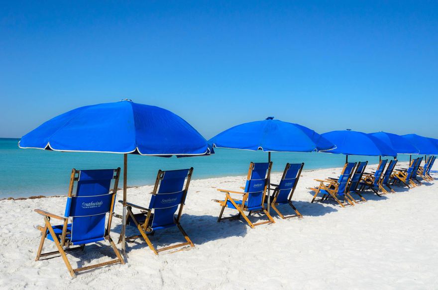 BEAUTY AT THE BEACH  !!WELL APPOINTED 2ND FLOOR UNIT WITH A VIEW.  EASY ACCESS TO THE BEACH AND ALL THE AMENITIES OF THIS SEAGROVE BEACH  PARADISE. TURN KEY READY FOR YOUR NEXT SECOND HOME OR  INVESTMENT PROPERTY. COME AND SHARE IN THE MAGIC OF OWNING A CONDO AT ONE SEAGROVE PLACE!