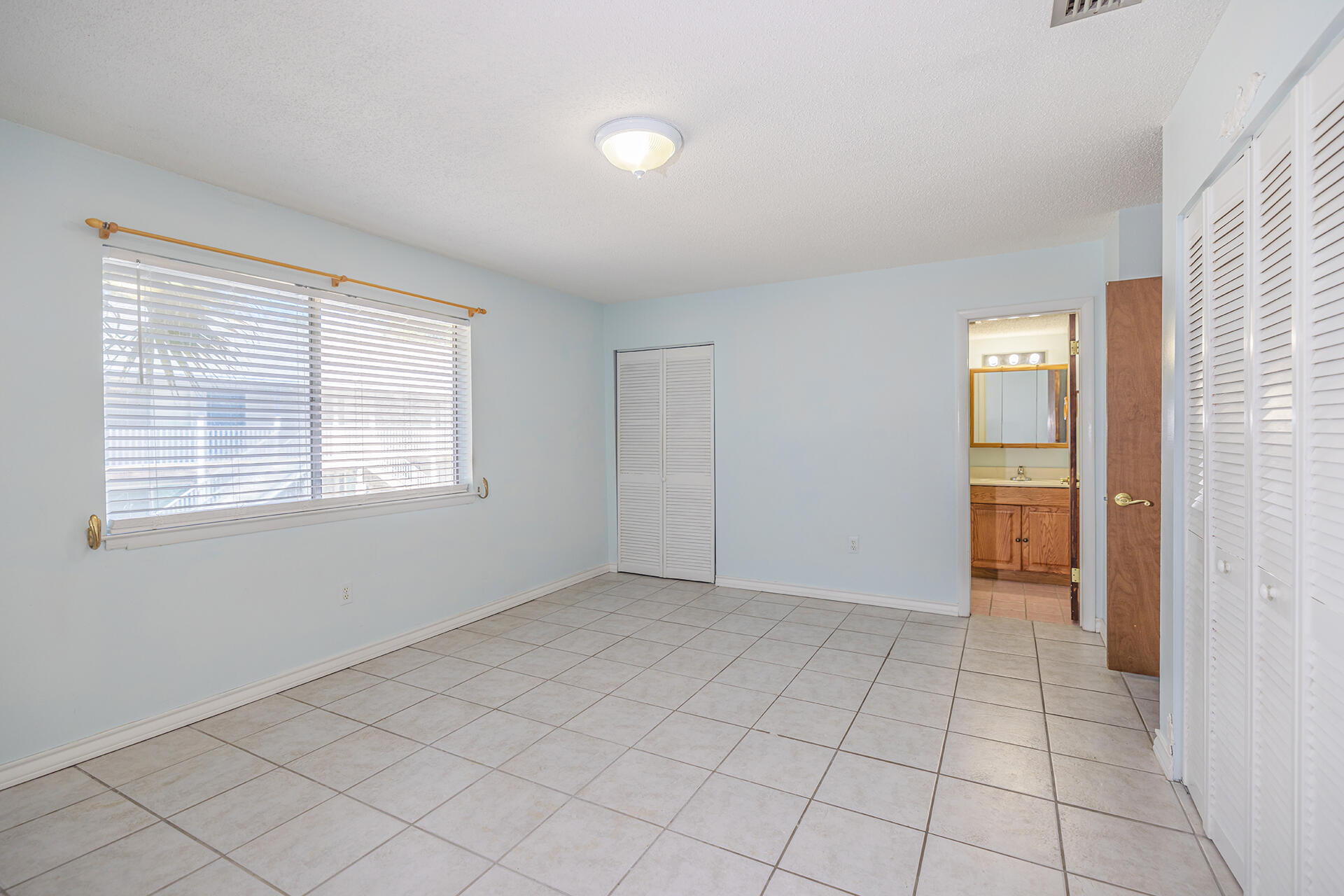 COLLEGE PARK CONDO - Residential