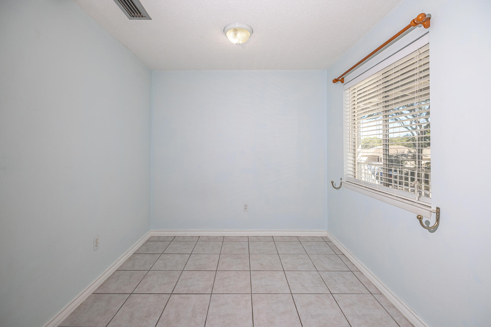 COLLEGE PARK CONDO - Residential