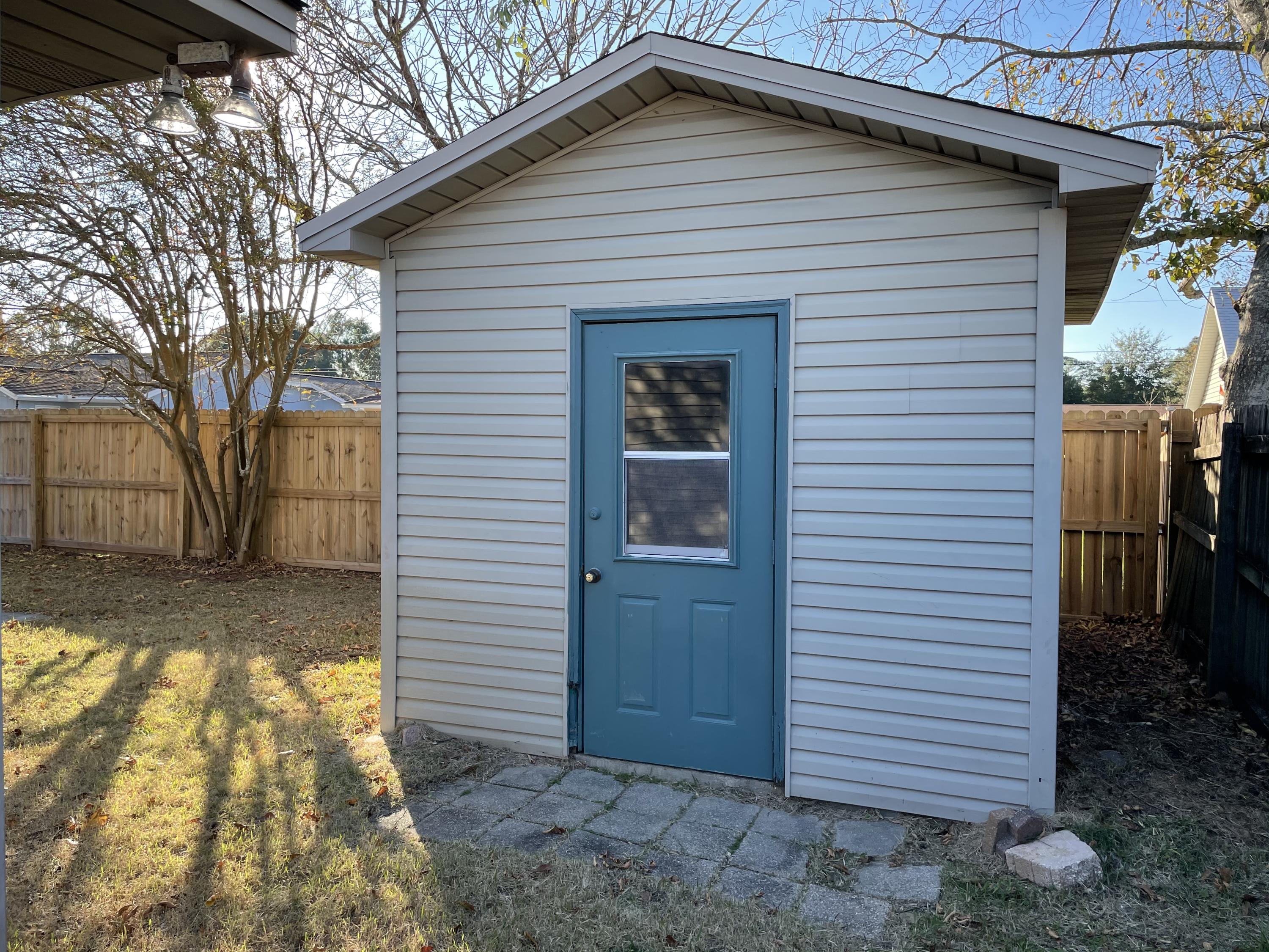 MARY ESTHER MANOR - Residential