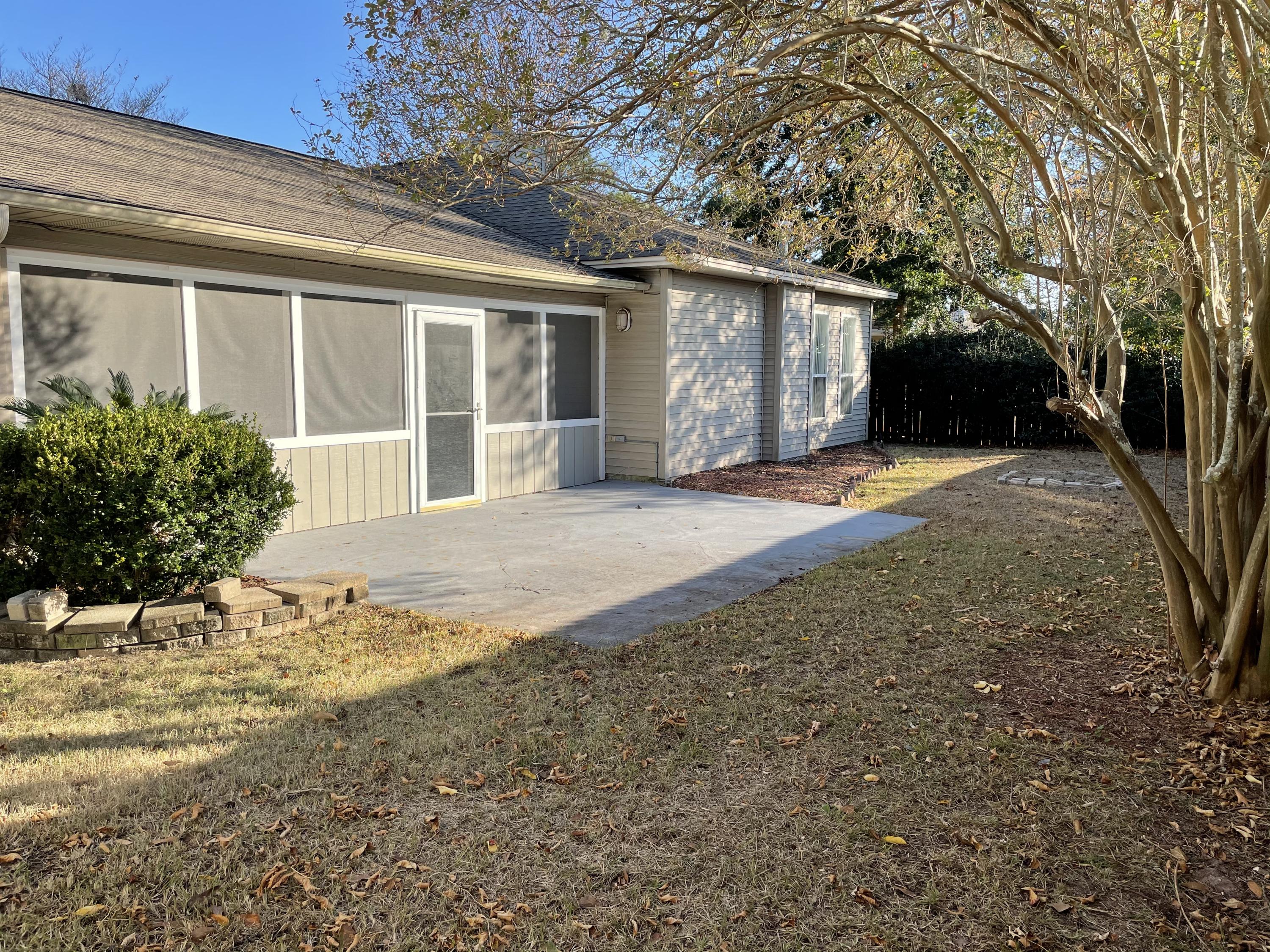 MARY ESTHER MANOR - Residential