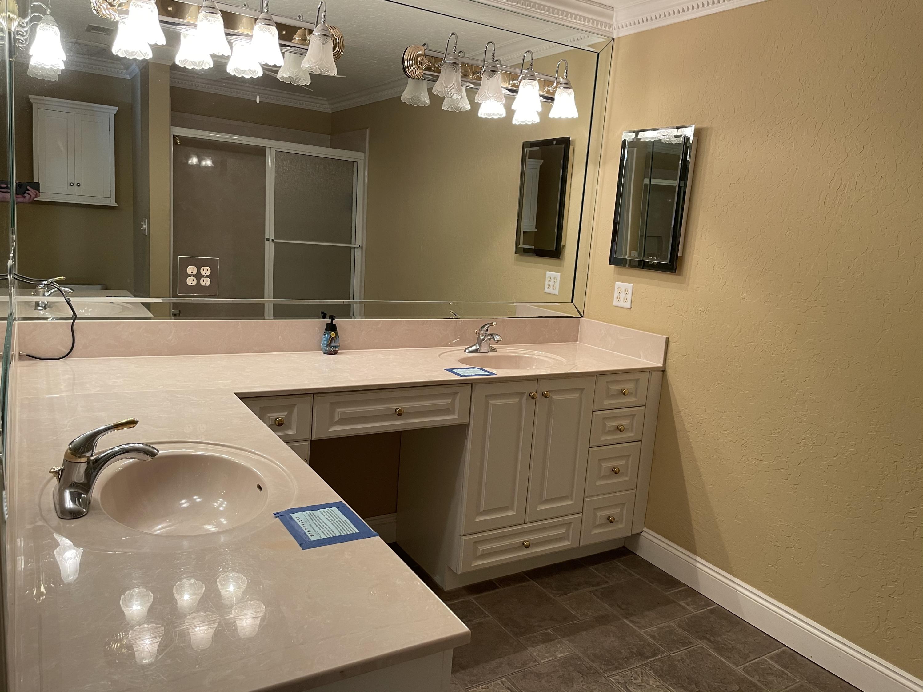 MARY ESTHER MANOR - Residential