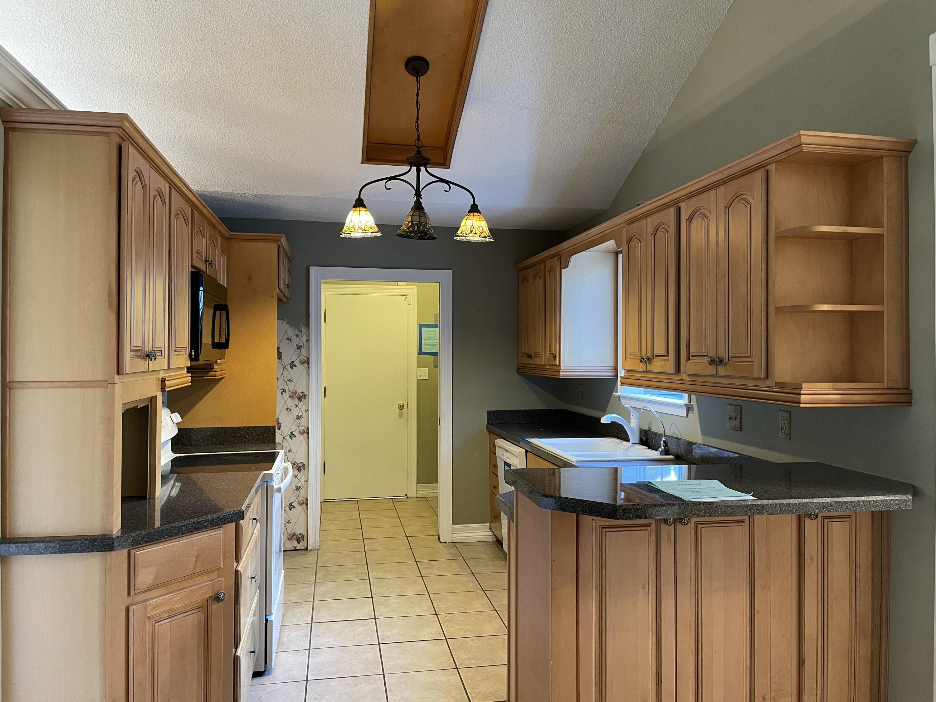 MARY ESTHER MANOR - Residential