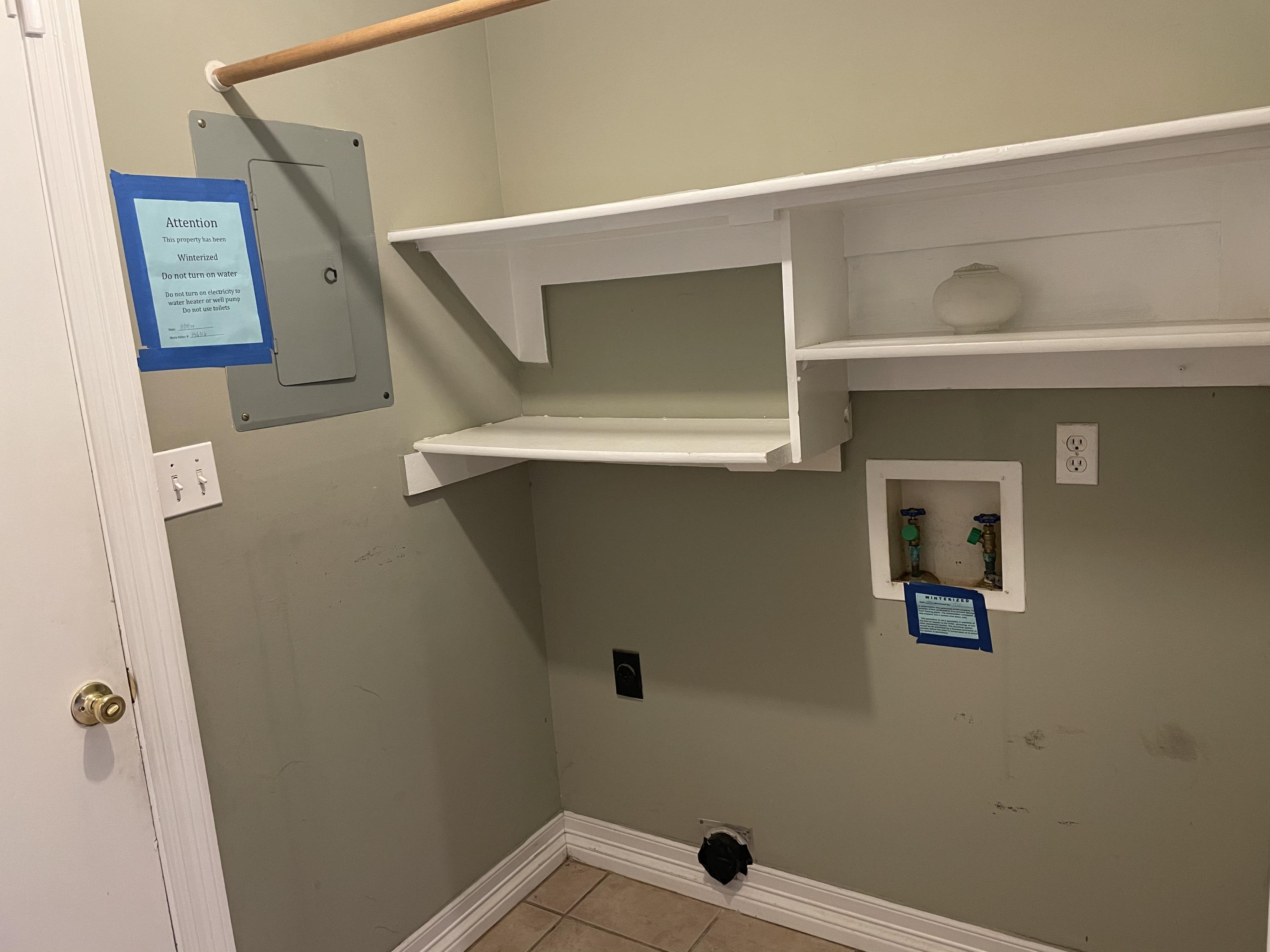 MARY ESTHER MANOR - Residential