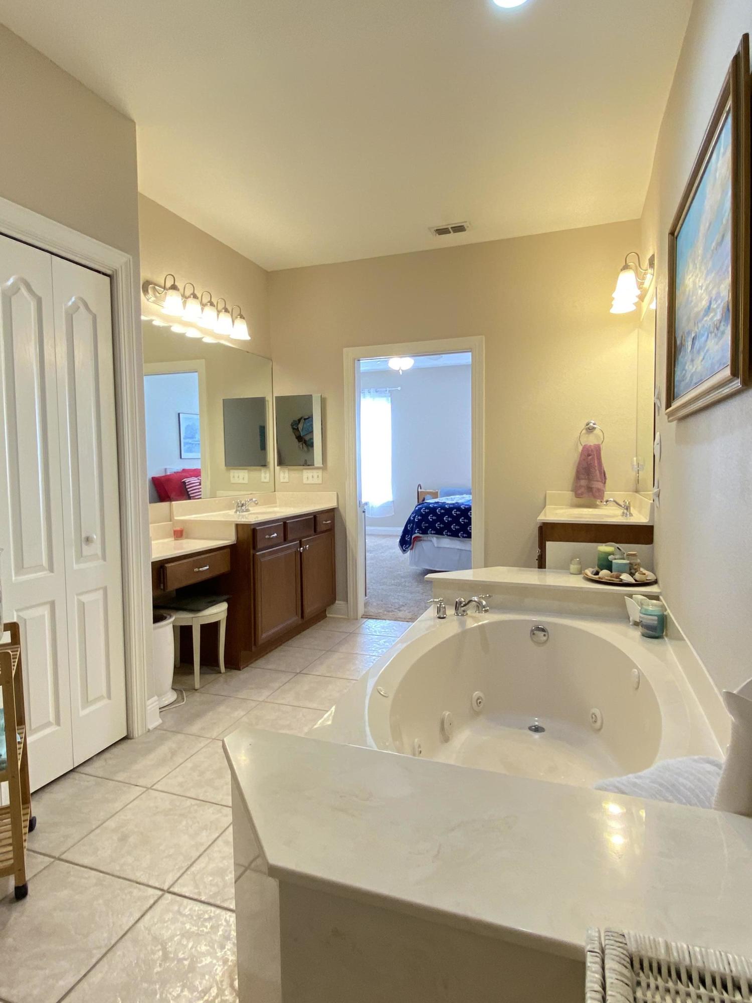 DIAMOND LAKES - Residential