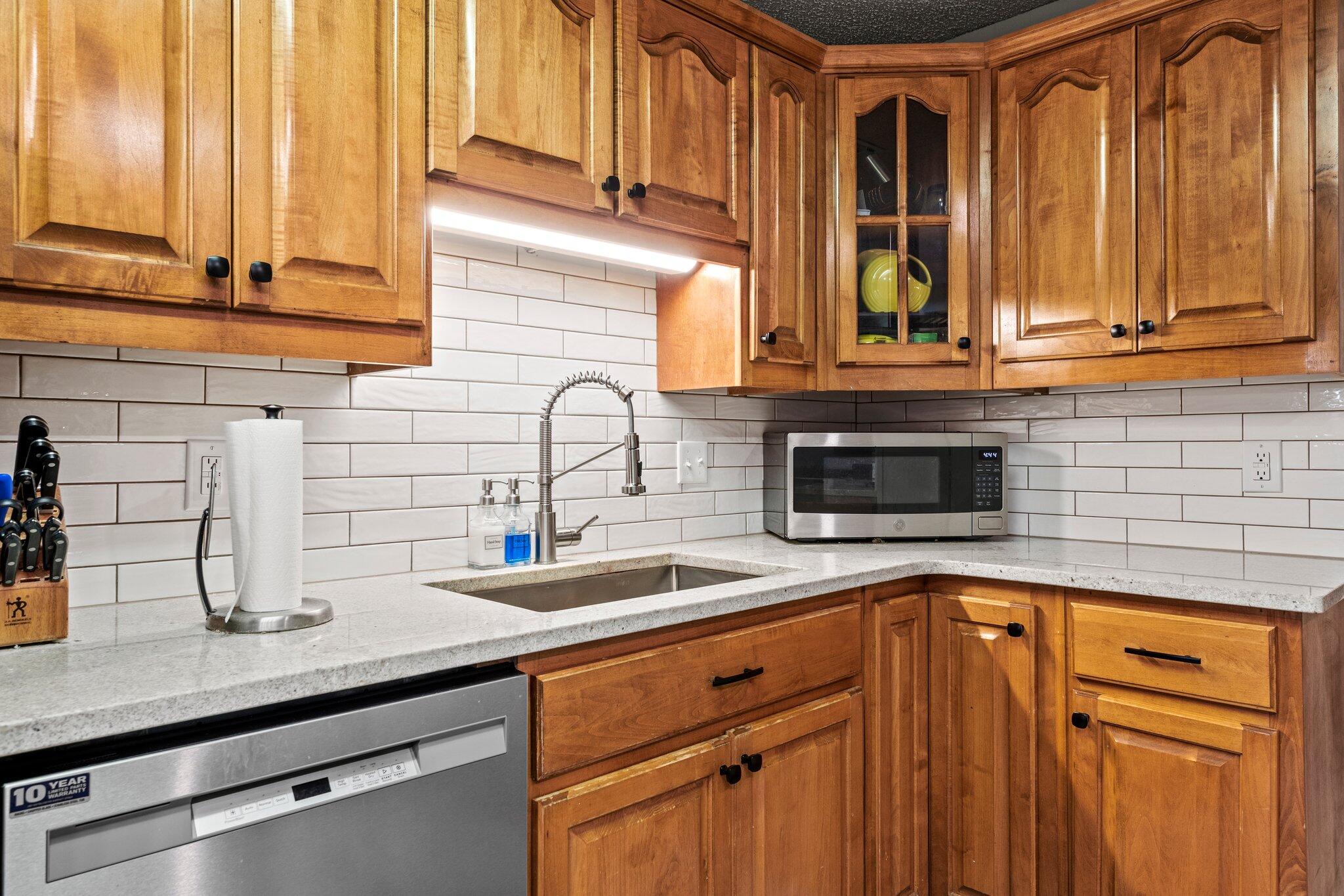 ROCKY BAYOU ESTATES 01 - Residential Lease