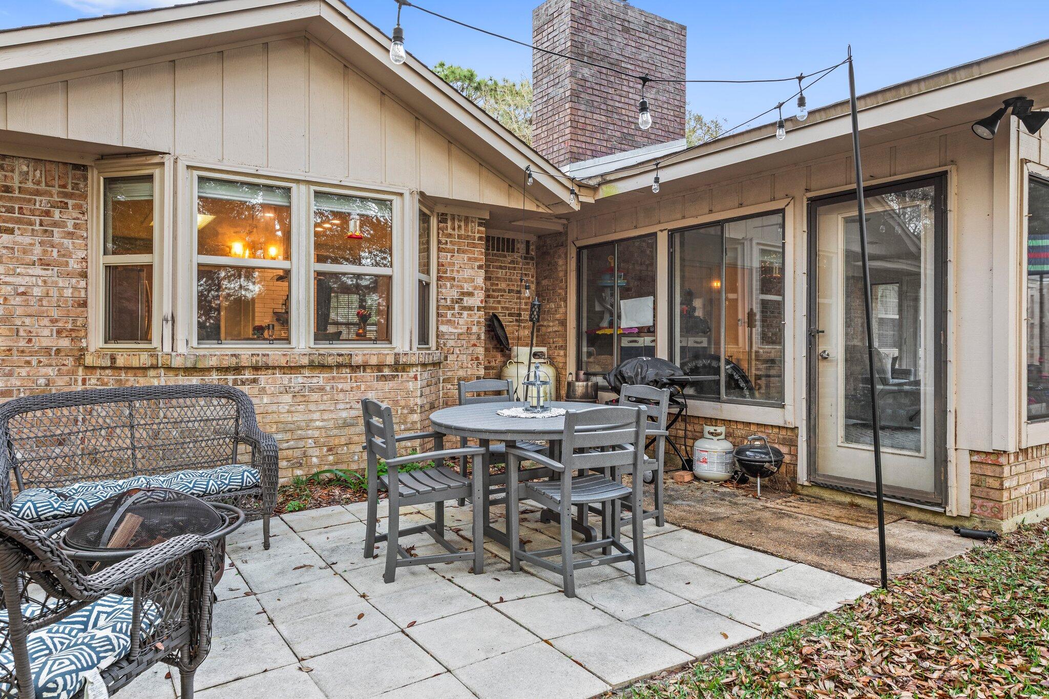 ROCKY BAYOU ESTATES 01 - Residential Lease