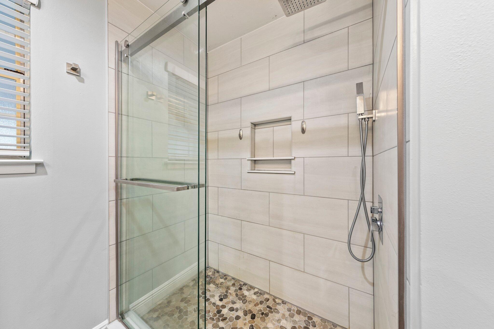 ROCKY BAYOU ESTATES 01 - Residential Lease