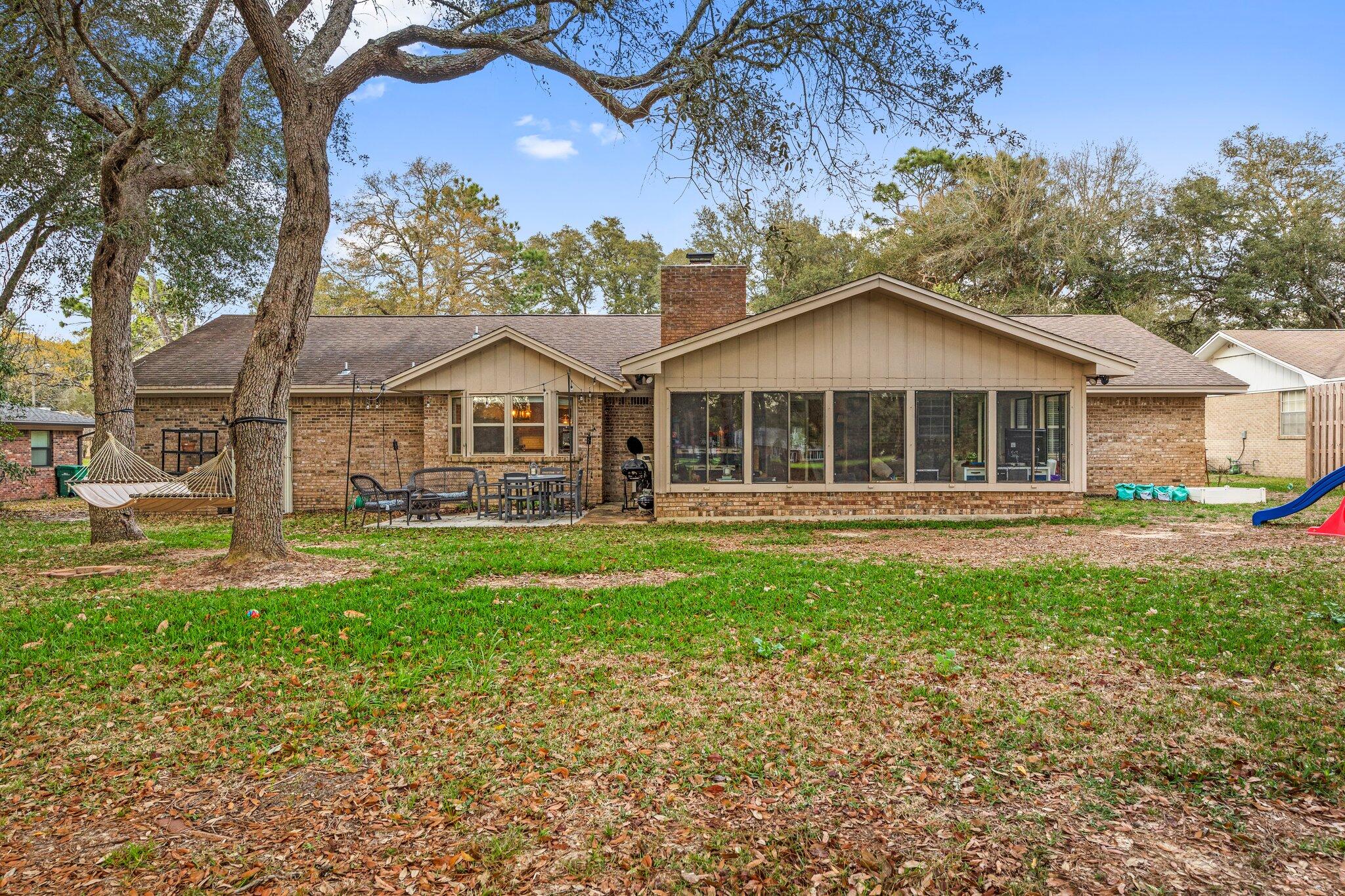 ROCKY BAYOU ESTATES 01 - Residential Lease