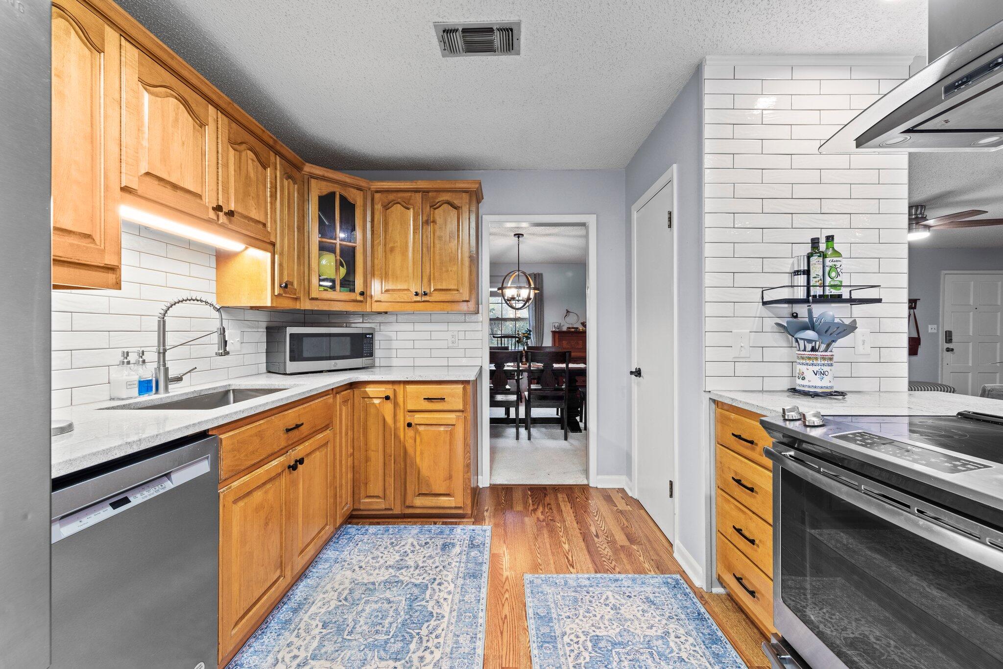 ROCKY BAYOU ESTATES 01 - Residential Lease