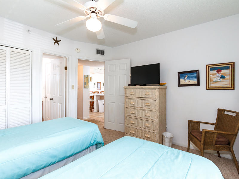 EMERALD TOWERS WEST CONDO - Residential