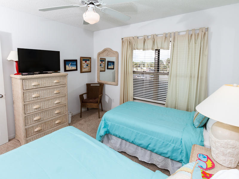 EMERALD TOWERS WEST CONDO - Residential