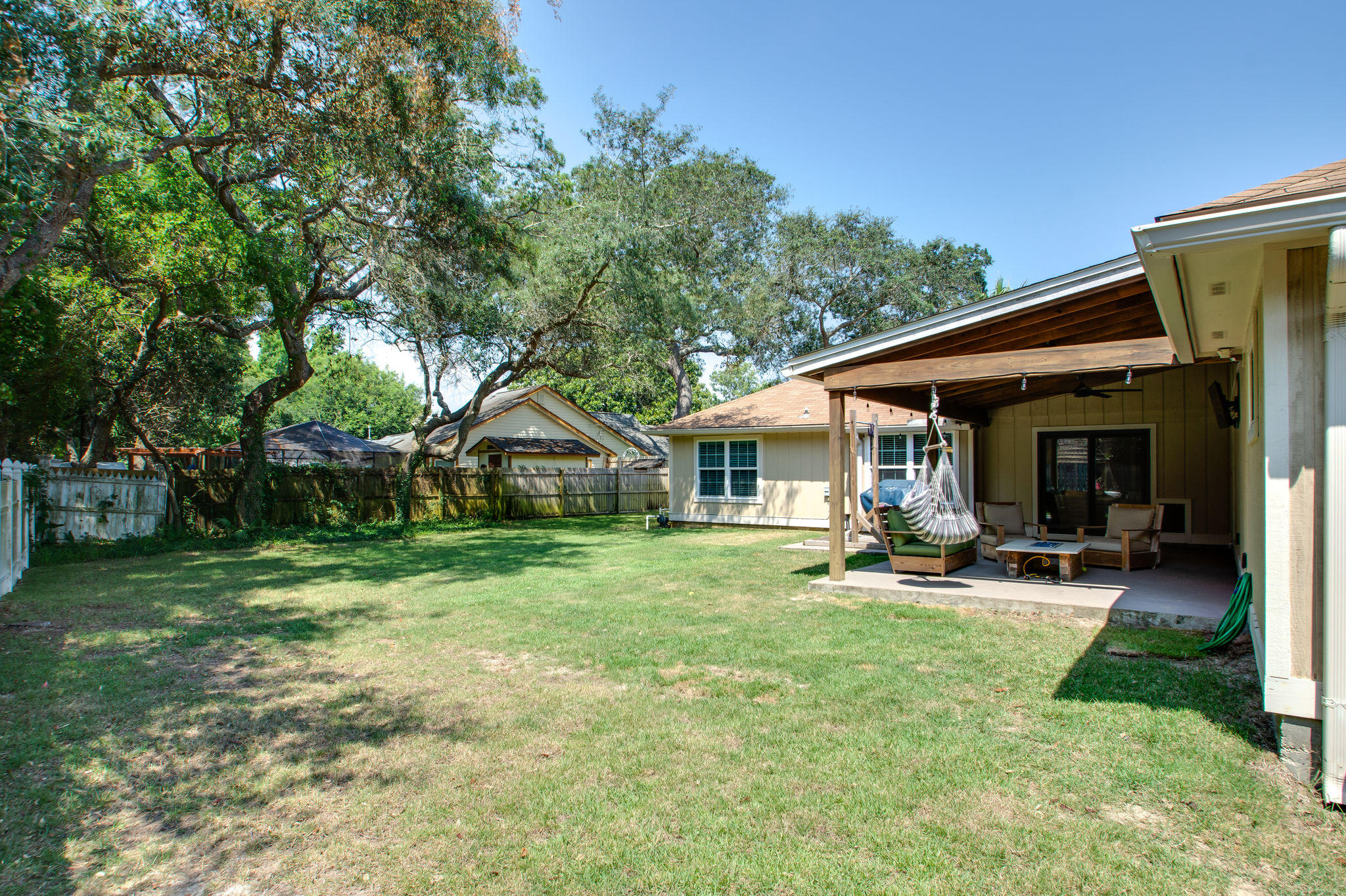 BAYVIEW MANOR - Residential