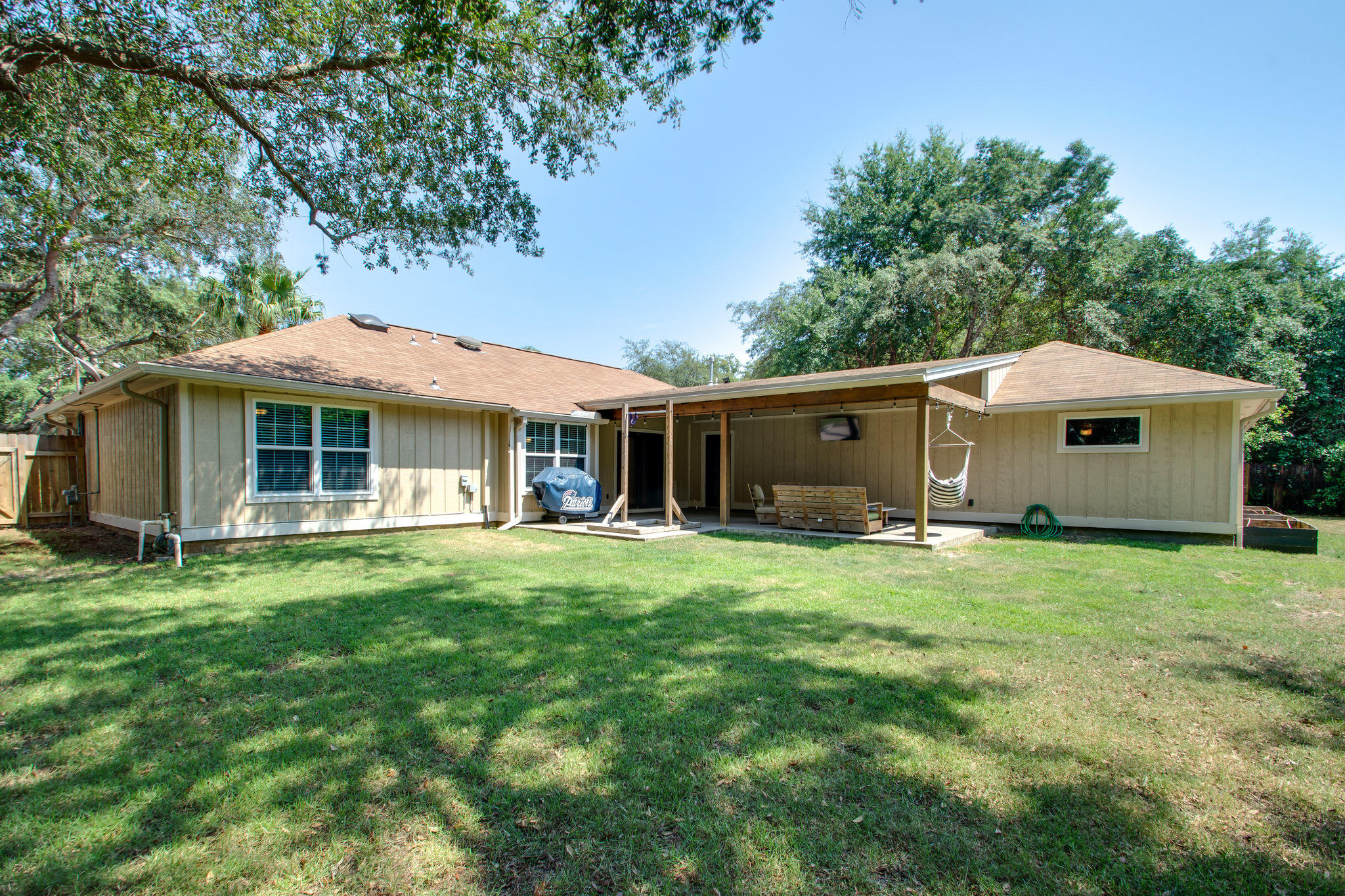 BAYVIEW MANOR - Residential