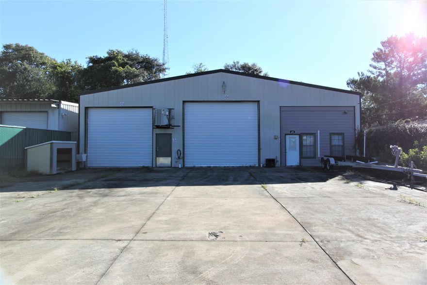 This 3000 Sqft  Warehouse located in Fort Walton Beach FL.   The property has Office and Warehouse. The office has 4 individual offices, Reception, Breakroom, 1/2 Bath,  Full Bath with Shower on the second Floor. Lots of storage above the office space. 2 roll up doors  16 x14 and 14 x13
