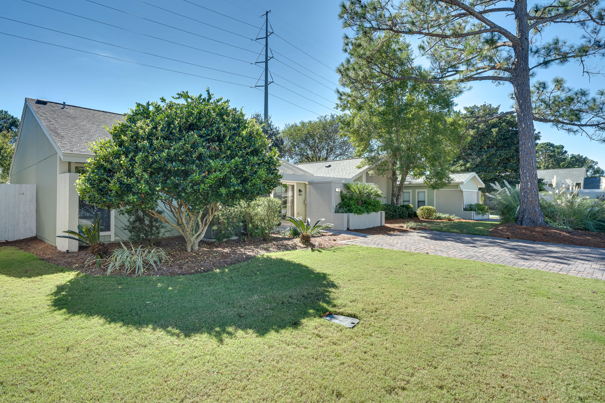 LINKSIDE VILLAGE UNIT 1 - Residential