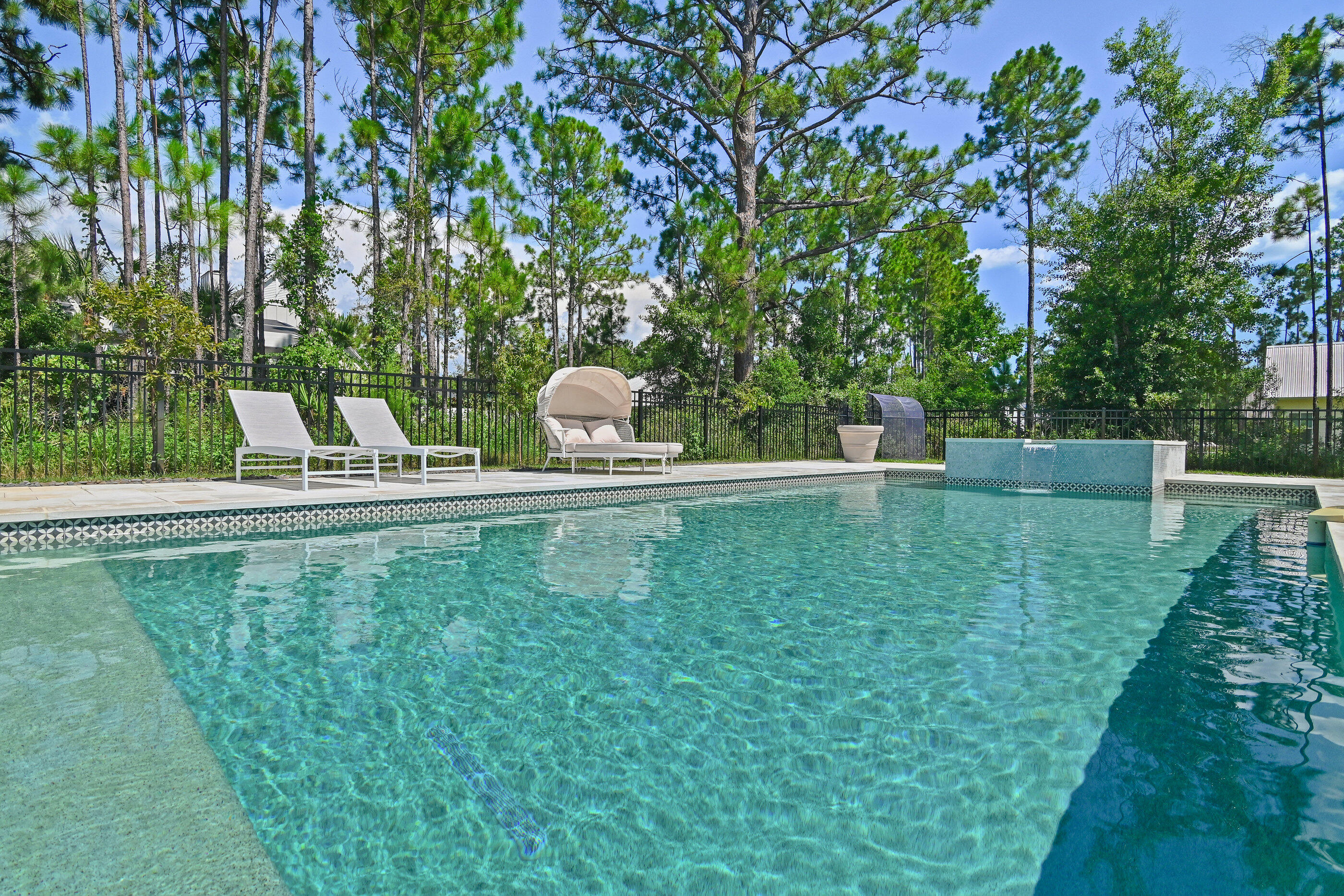 SECLUSION BAY - Residential