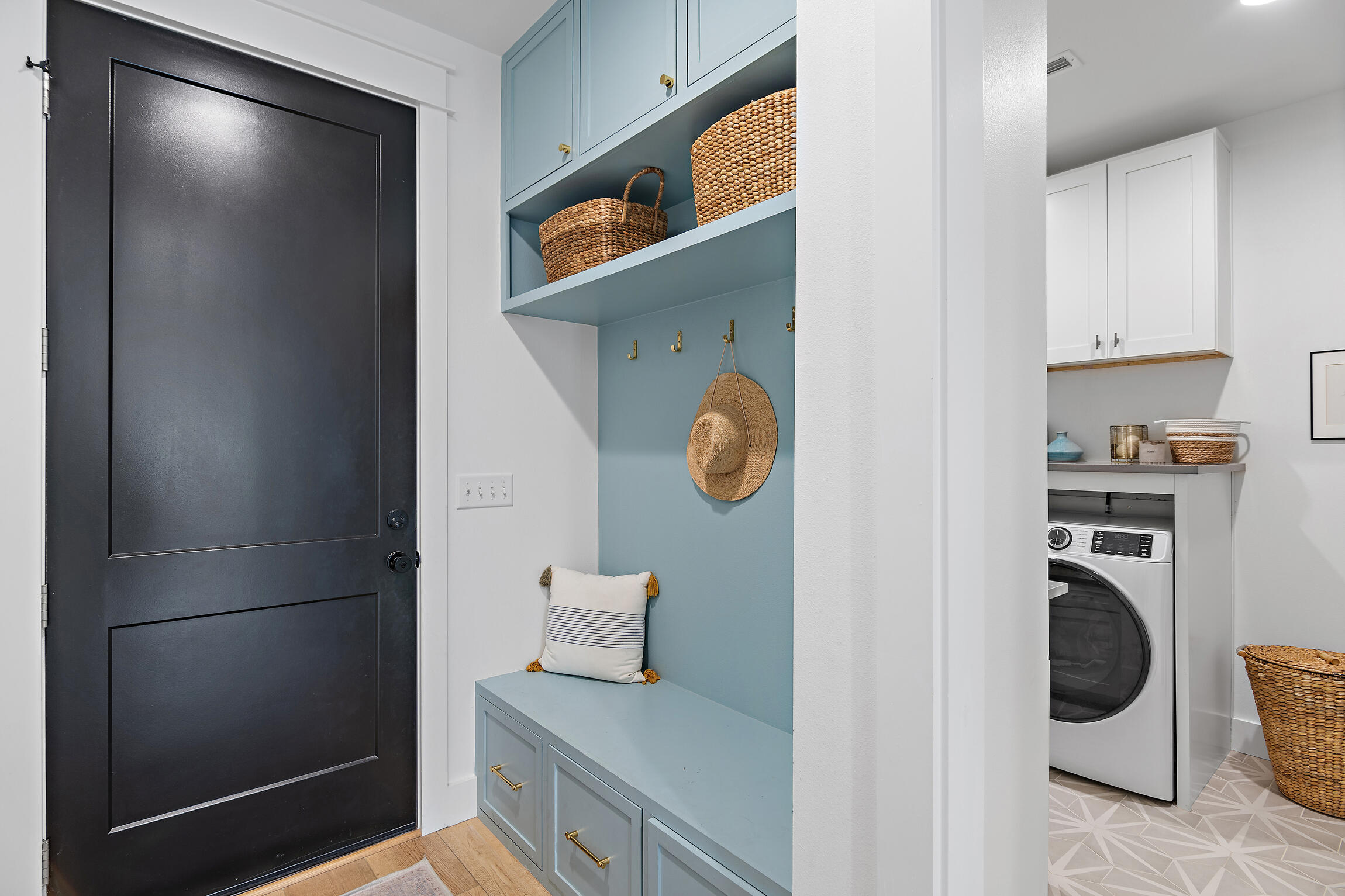 SECLUSION BAY - Residential