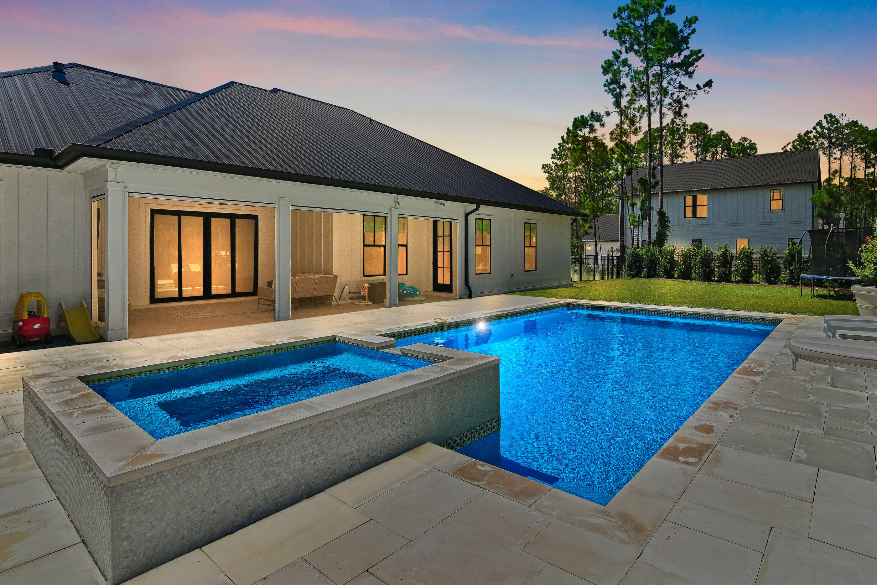 SECLUSION BAY - Residential