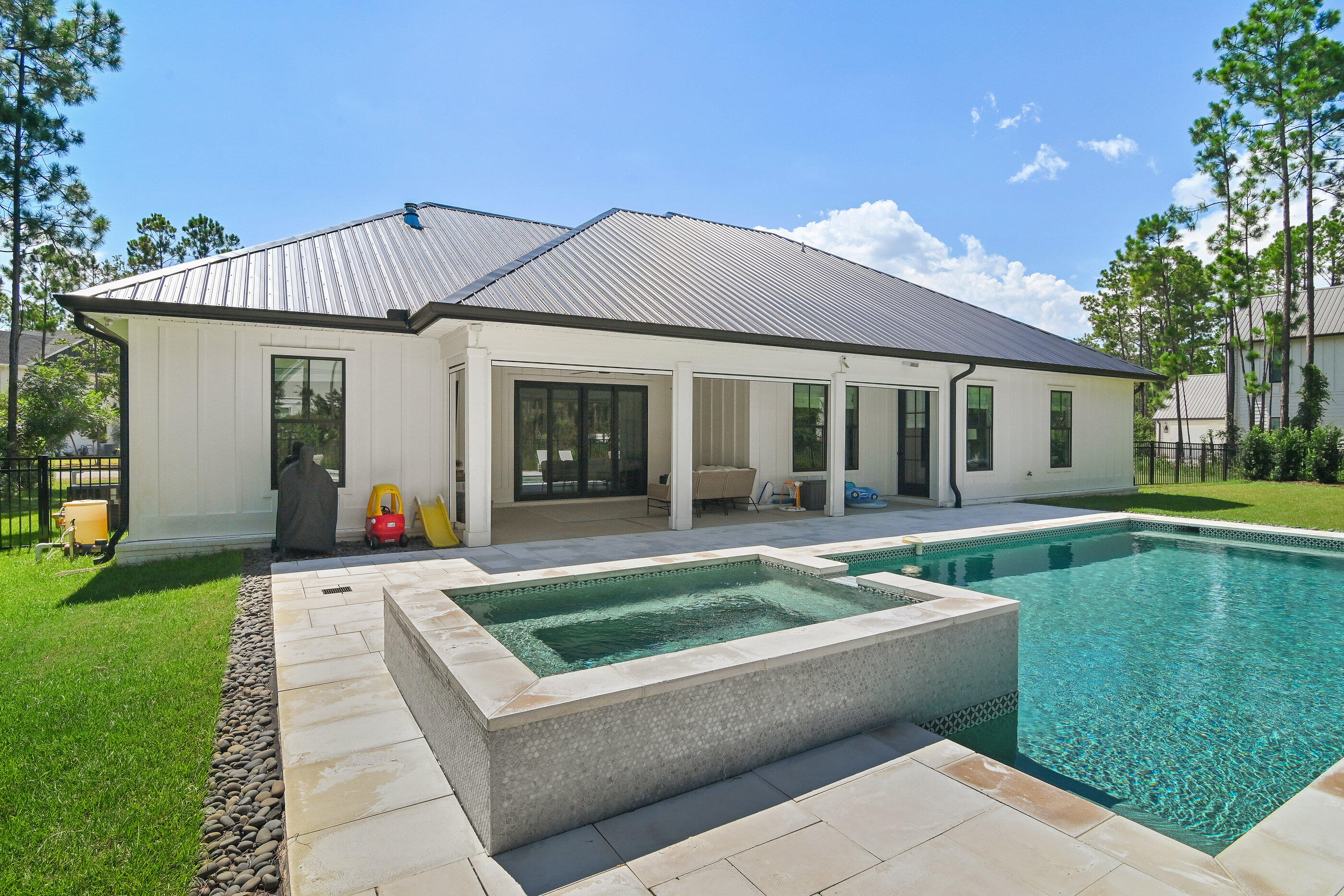 SECLUSION BAY - Residential