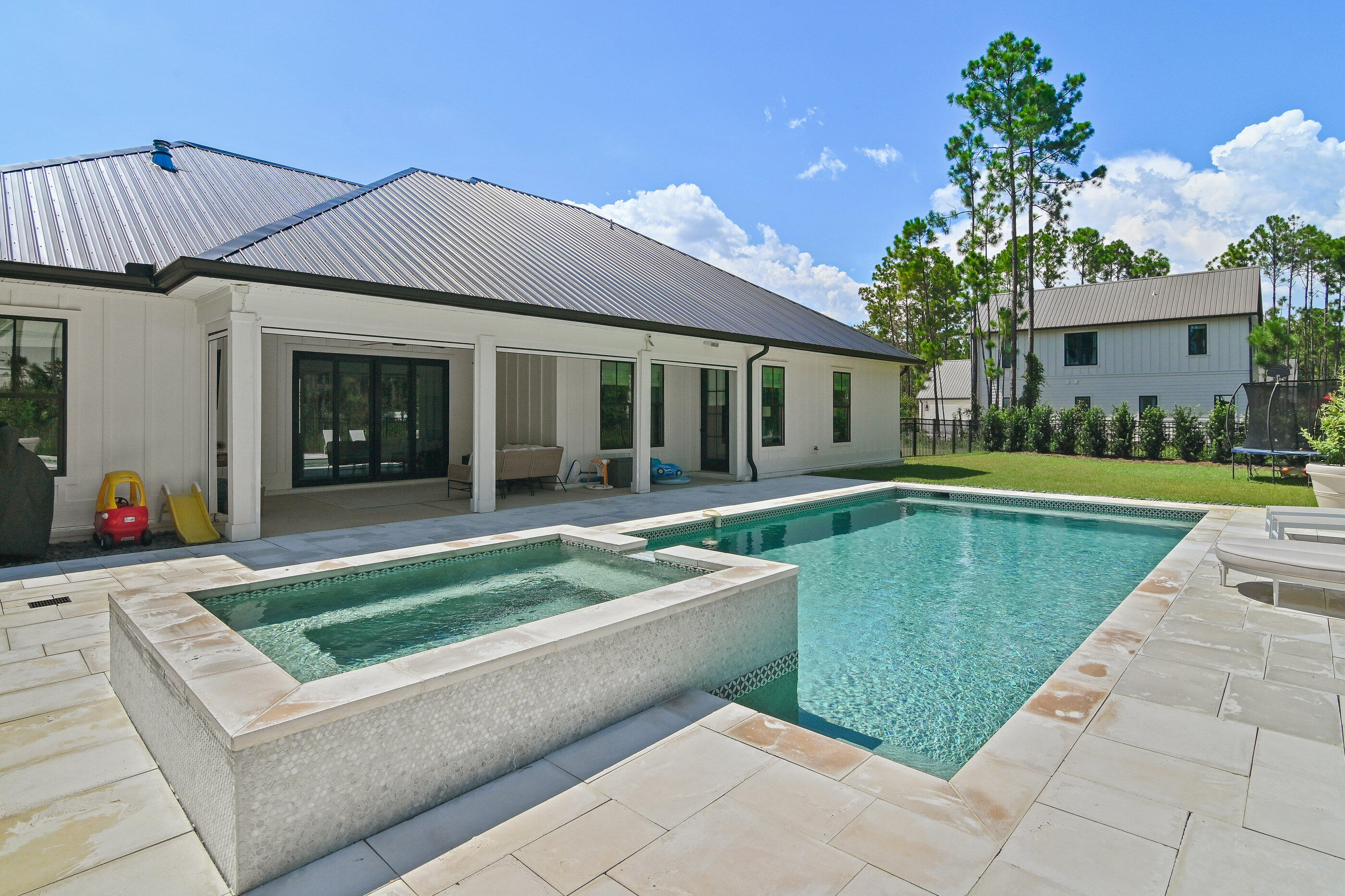 SECLUSION BAY - Residential