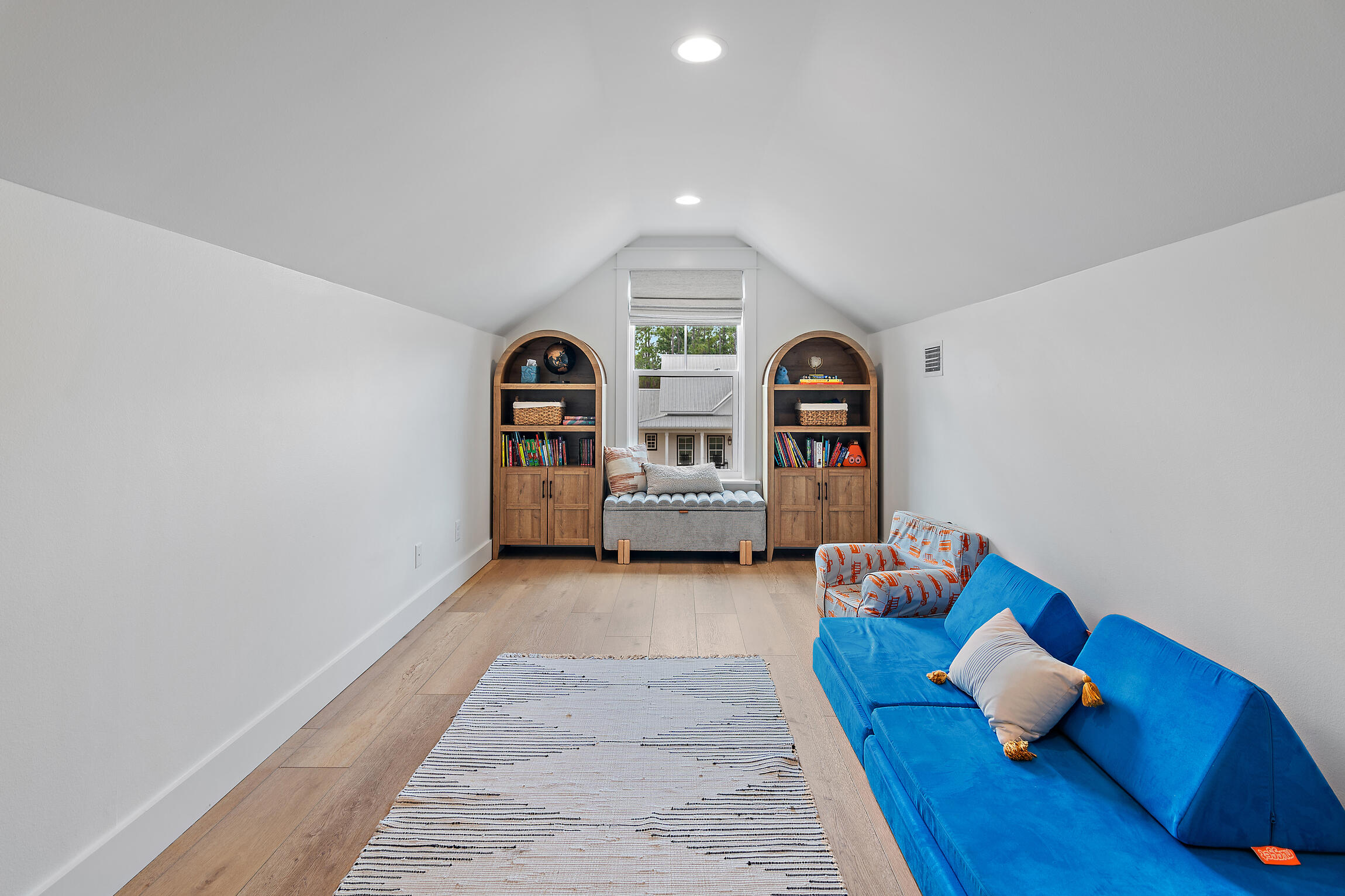 SECLUSION BAY - Residential