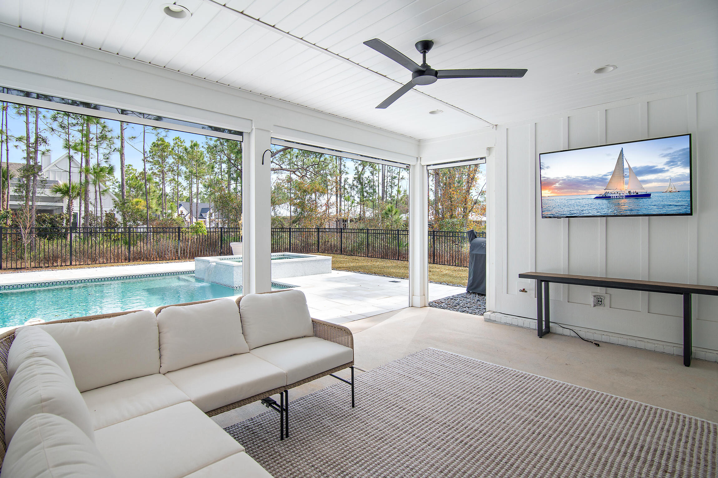 SECLUSION BAY - Residential