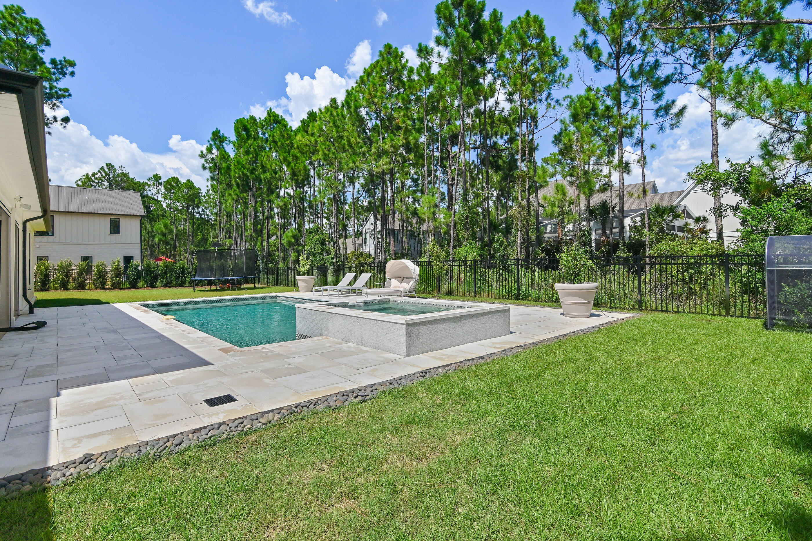 SECLUSION BAY - Residential