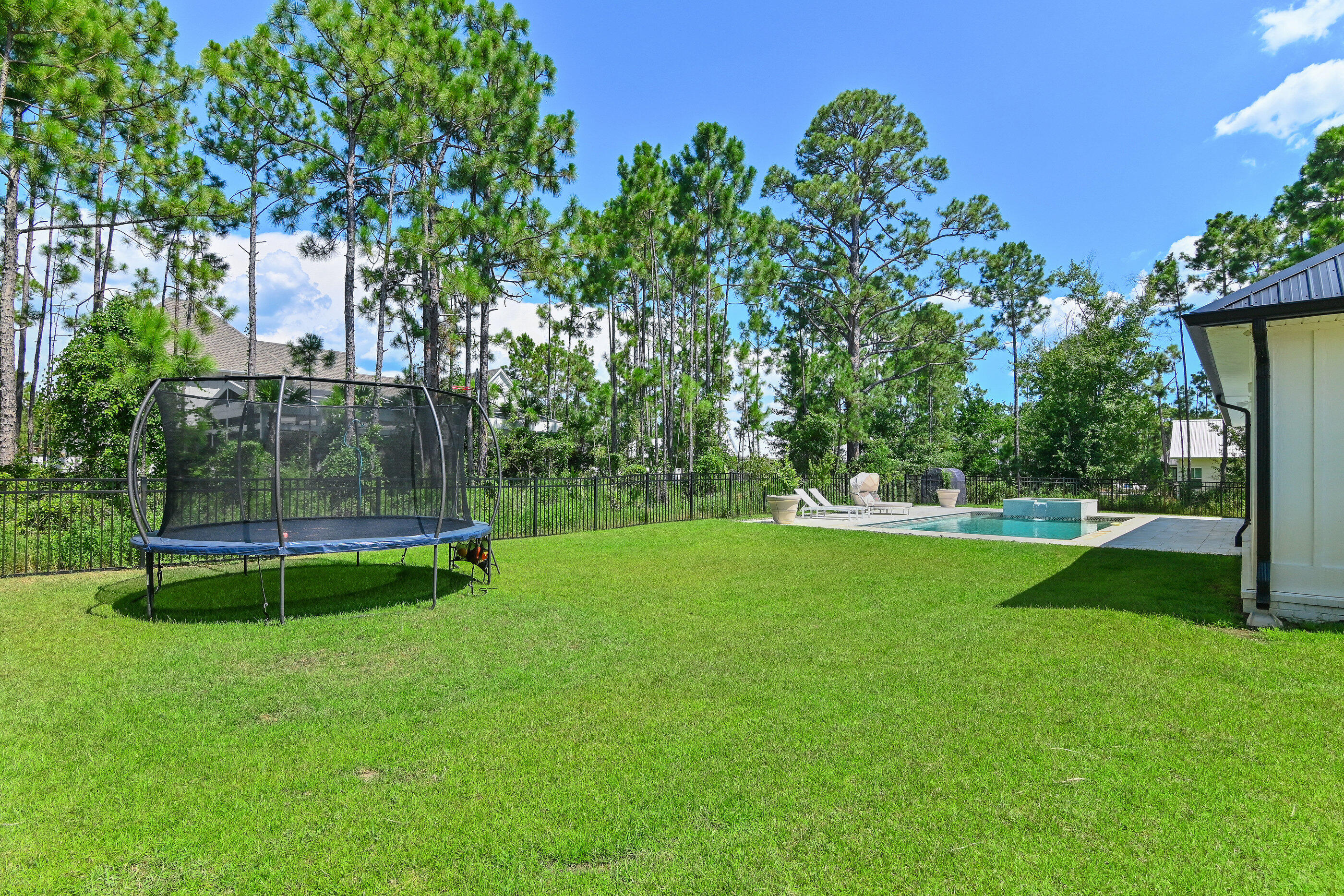 SECLUSION BAY - Residential