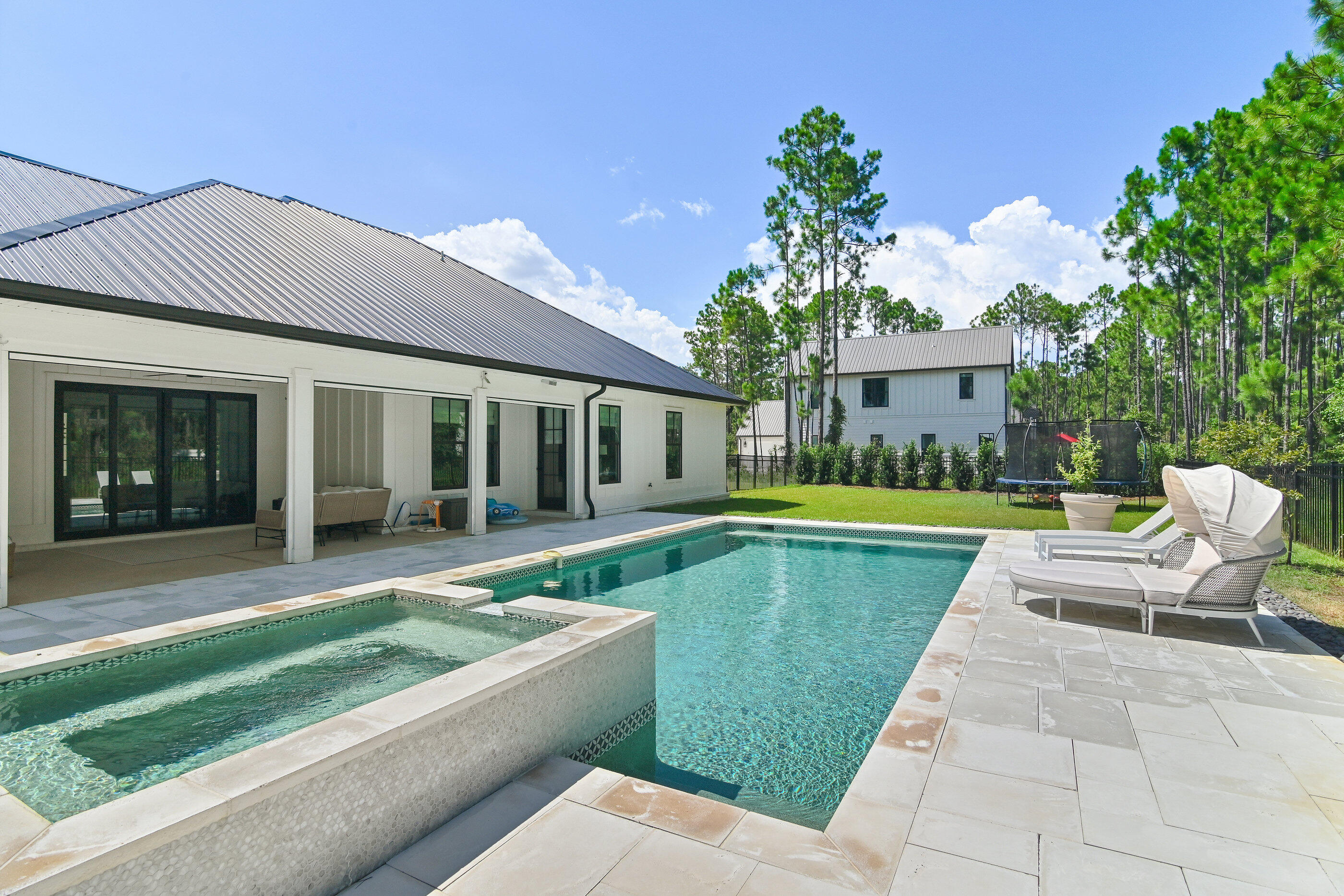 SECLUSION BAY - Residential