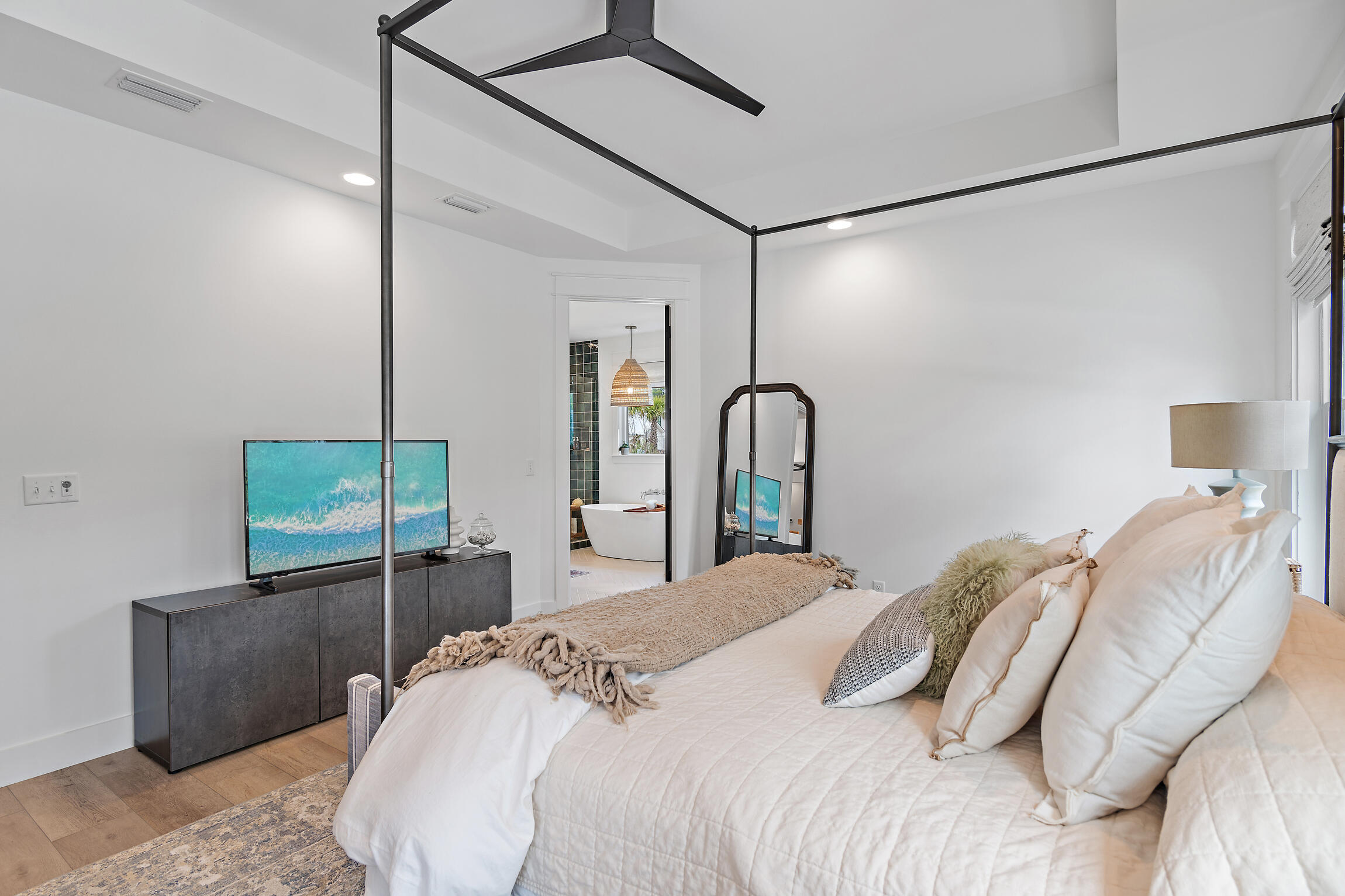 SECLUSION BAY - Residential