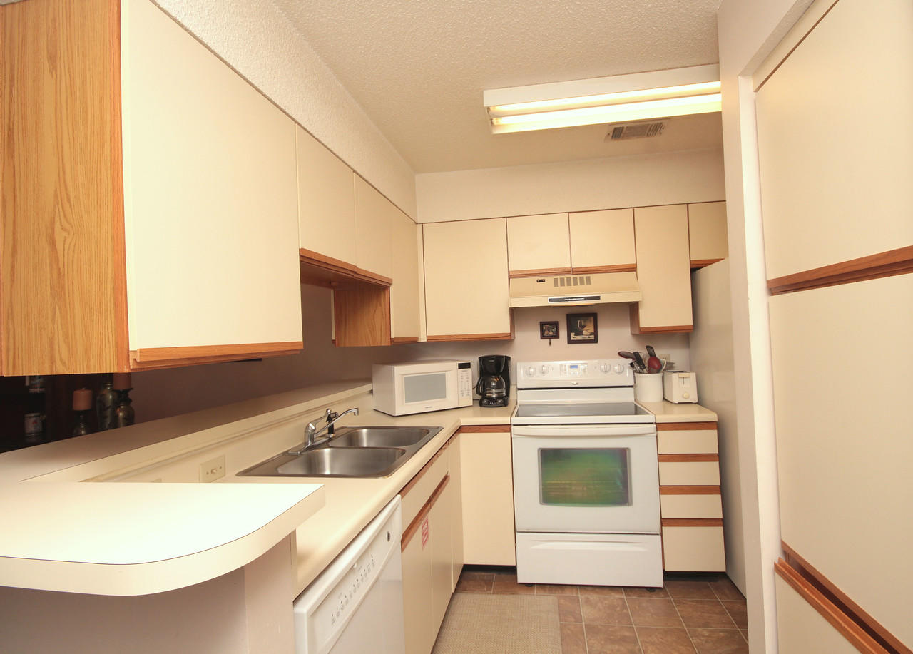 LAKESIDE CONDO AT BLUEWATER BAY - Residential