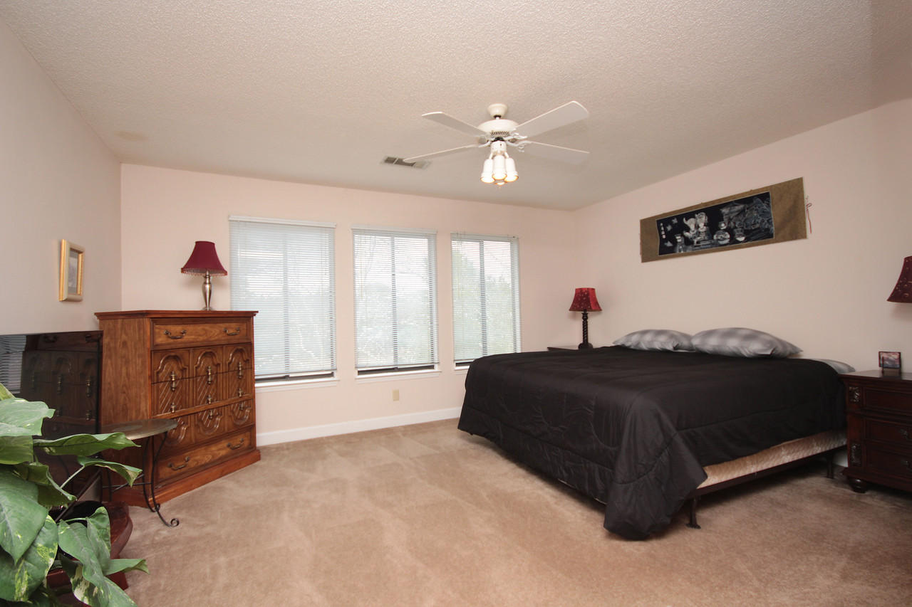 LAKESIDE CONDO AT BLUEWATER BAY - Residential