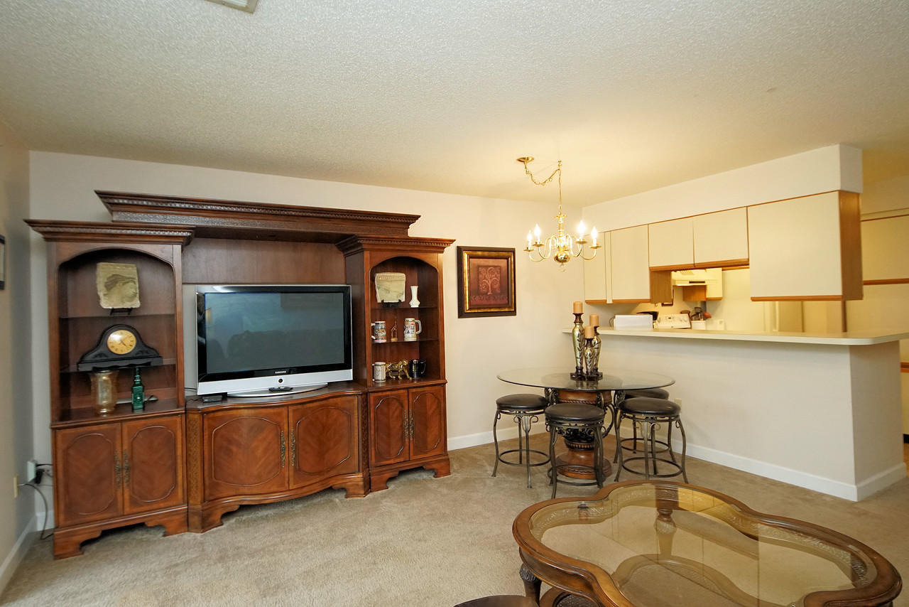 LAKESIDE CONDO AT BLUEWATER BAY - Residential