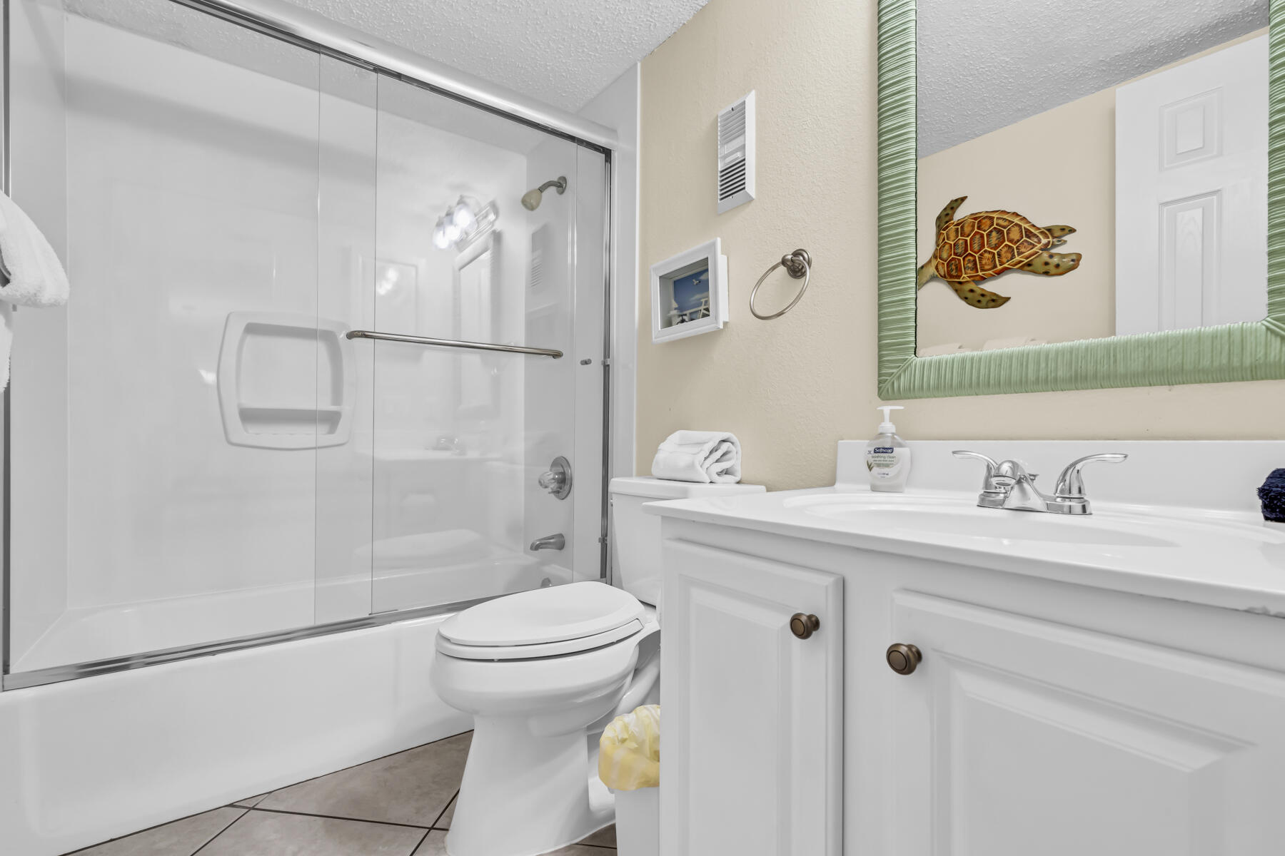 ISLANDER CONDO - Residential