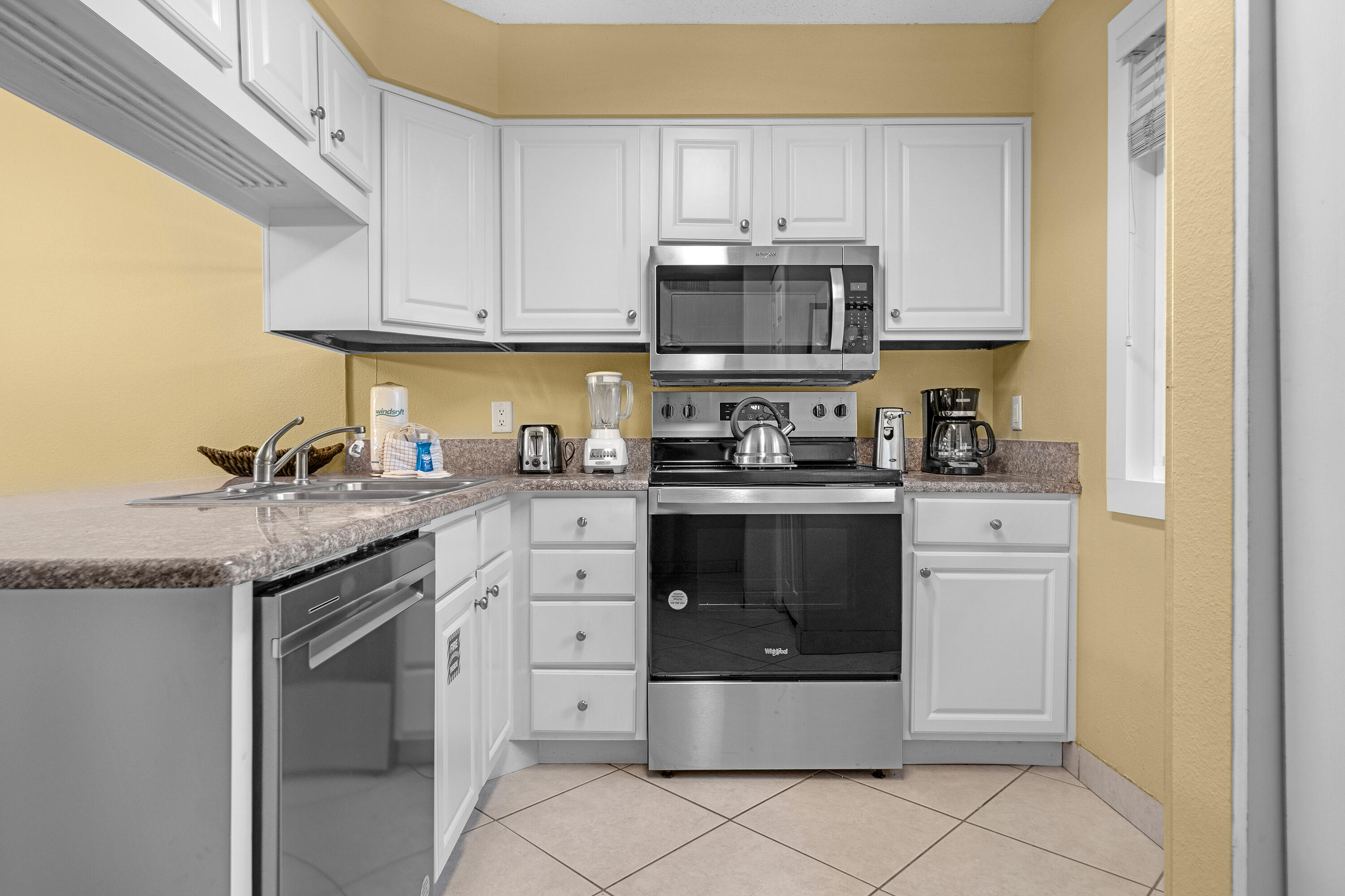 ISLANDER CONDO - Residential