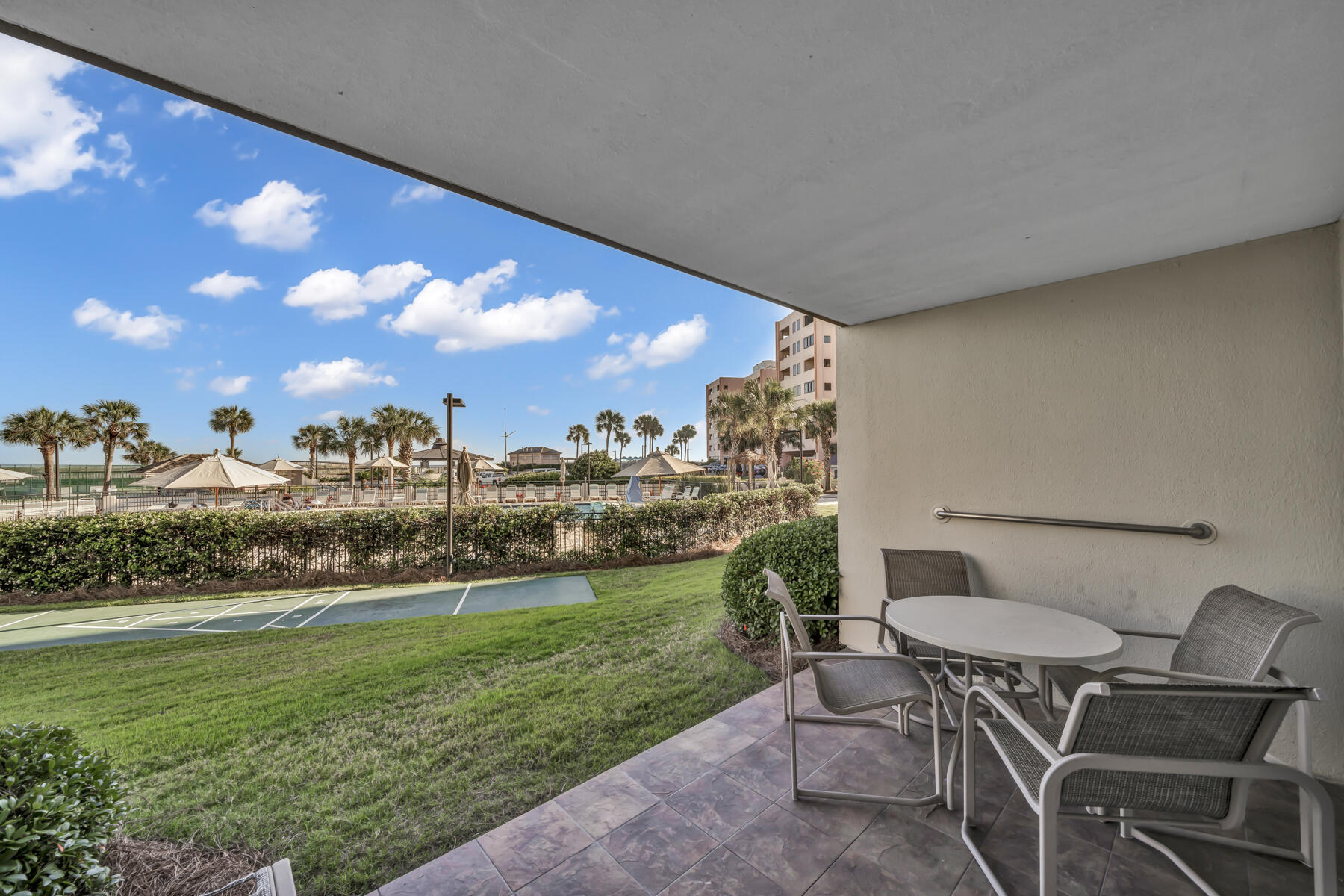 ISLANDER CONDO - Residential