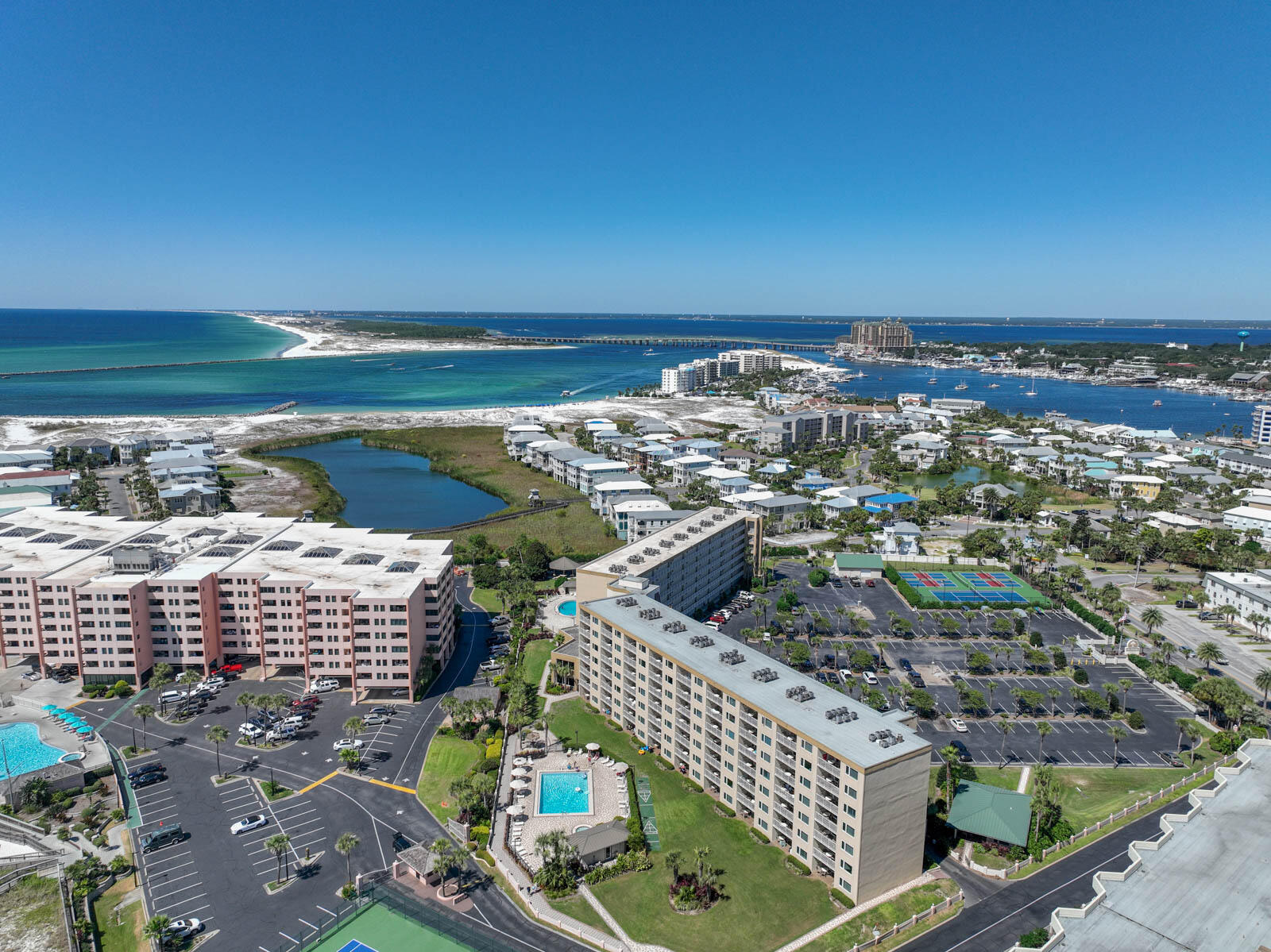 ISLANDER CONDO - Residential