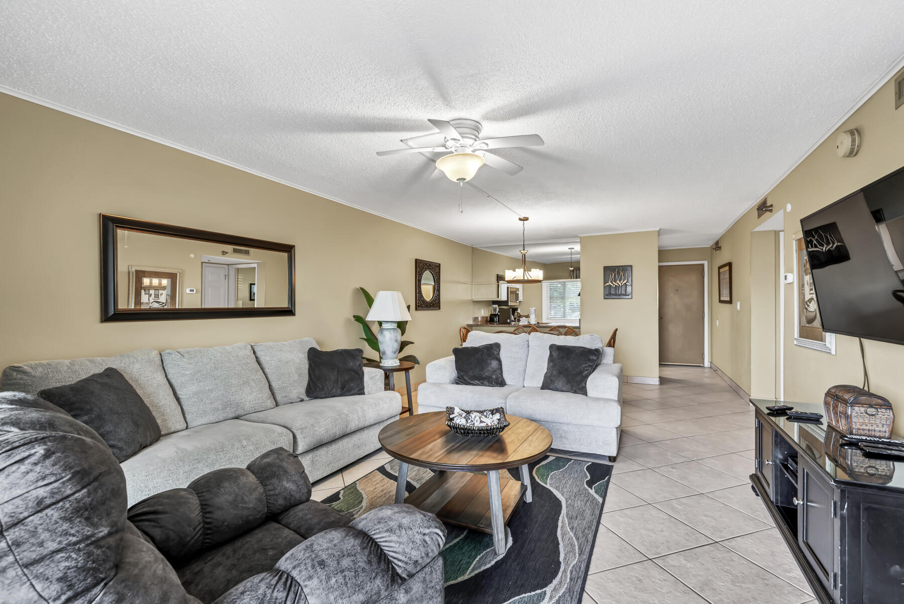 ISLANDER CONDO - Residential