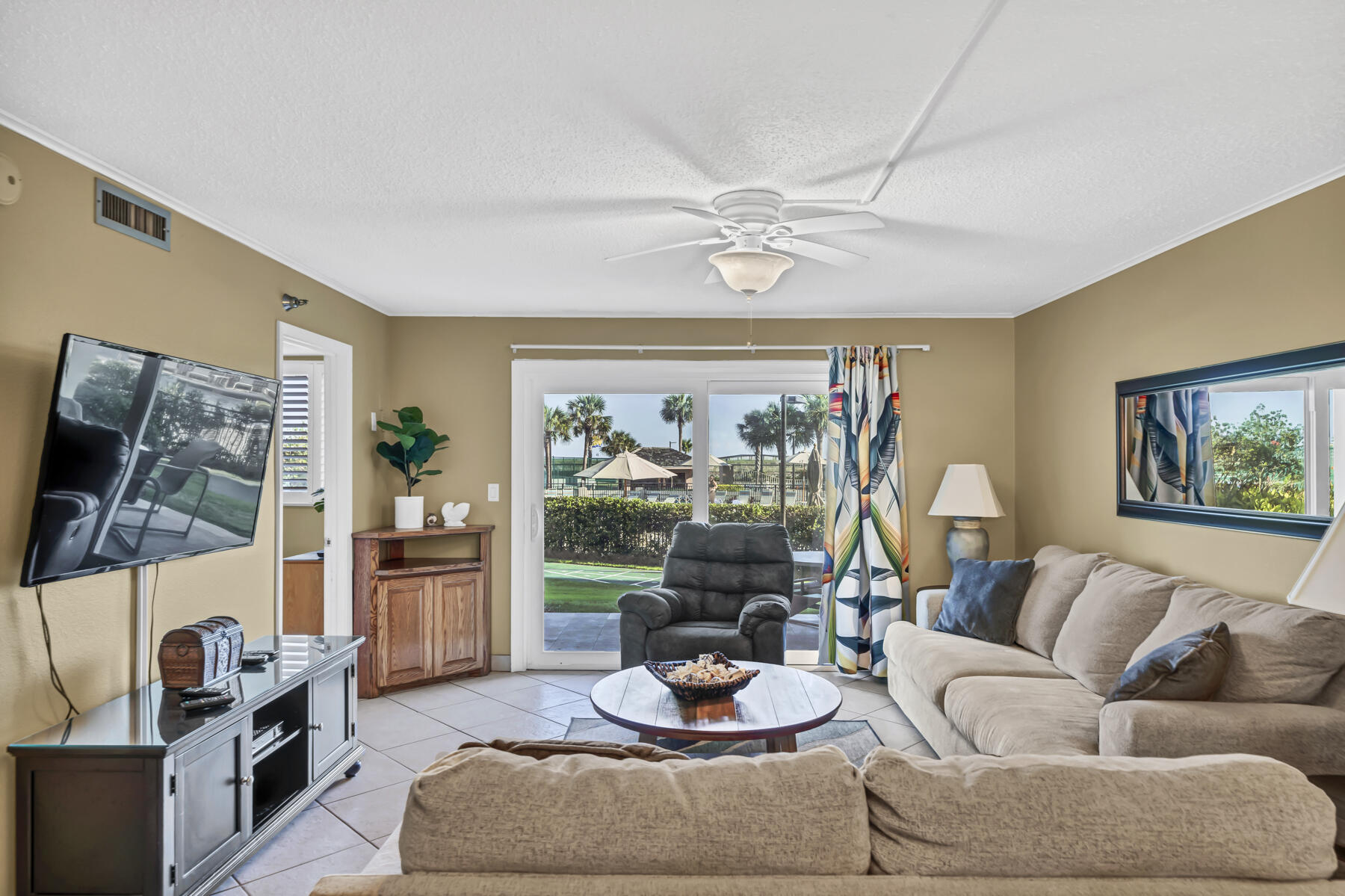 ISLANDER CONDO - Residential