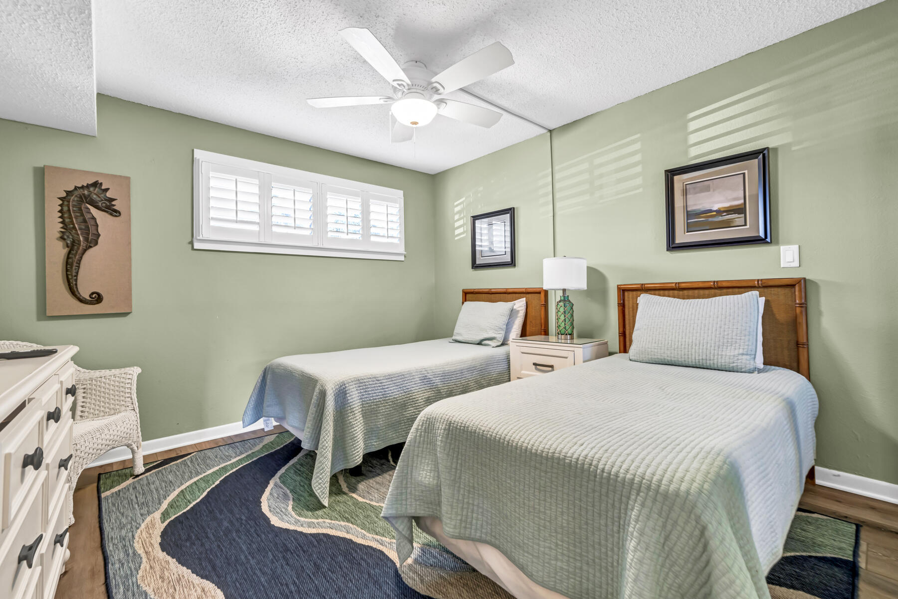 ISLANDER CONDO - Residential