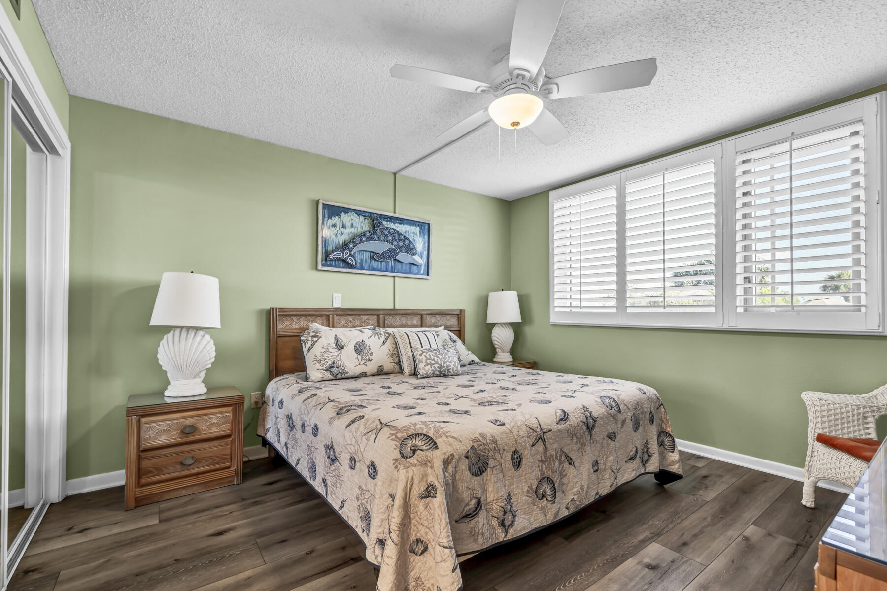 ISLANDER CONDO - Residential