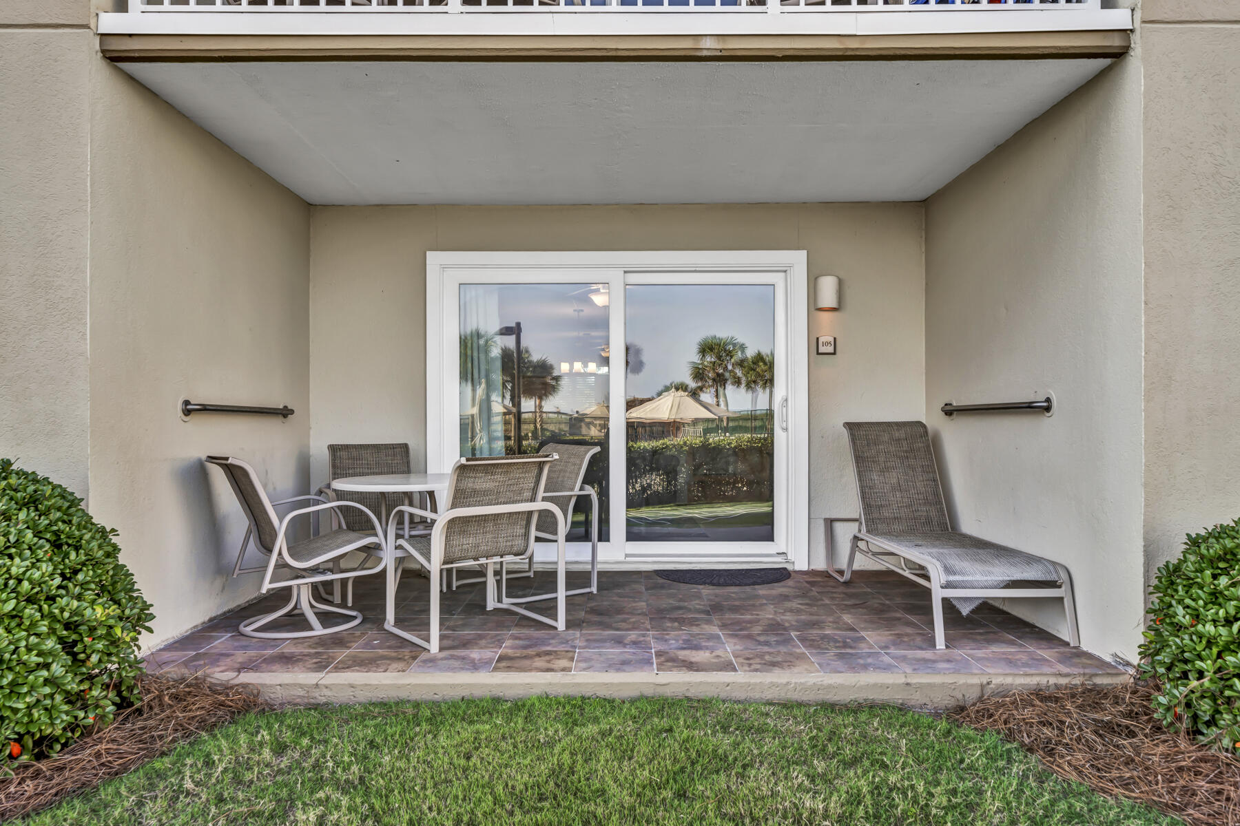 ISLANDER CONDO - Residential