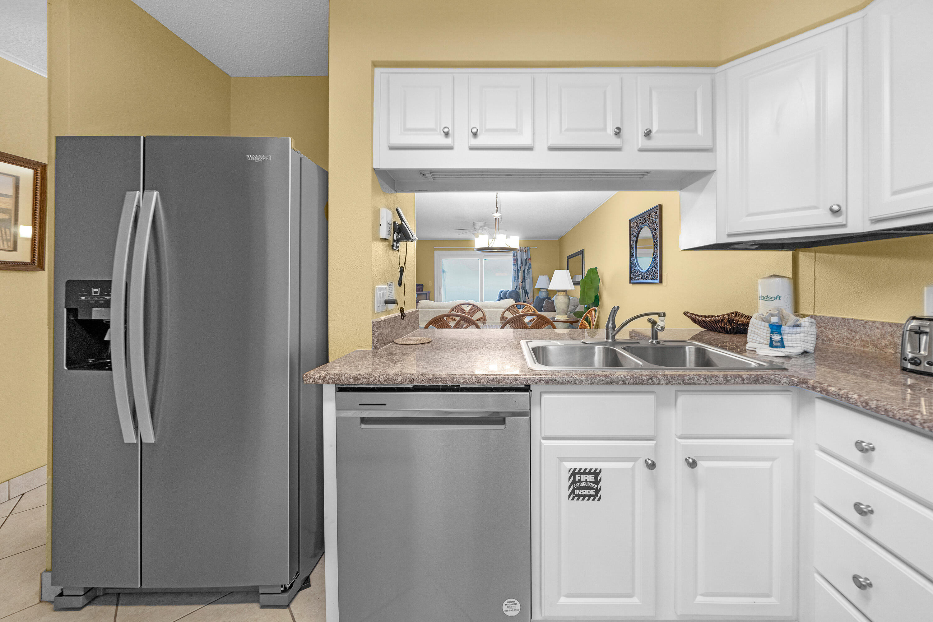 ISLANDER CONDO - Residential