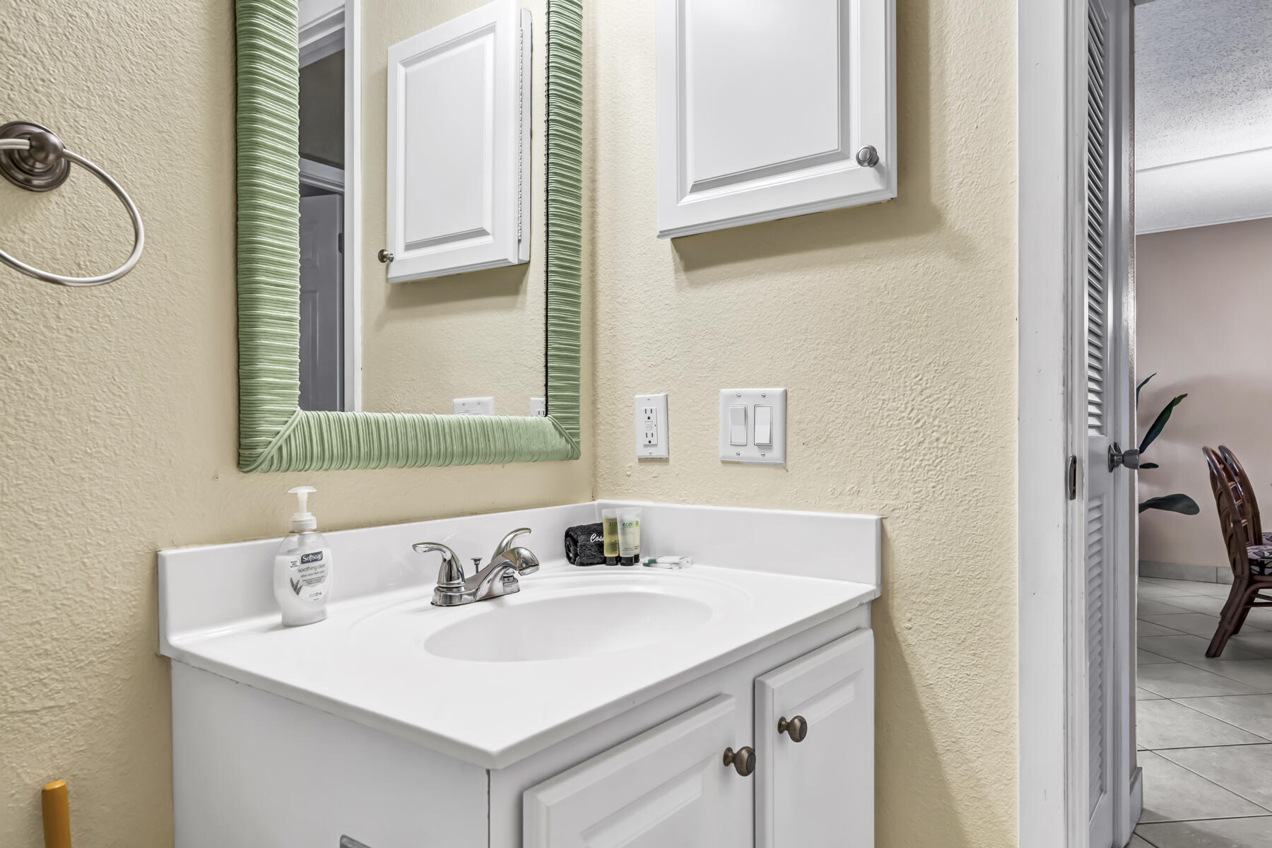 ISLANDER CONDO - Residential