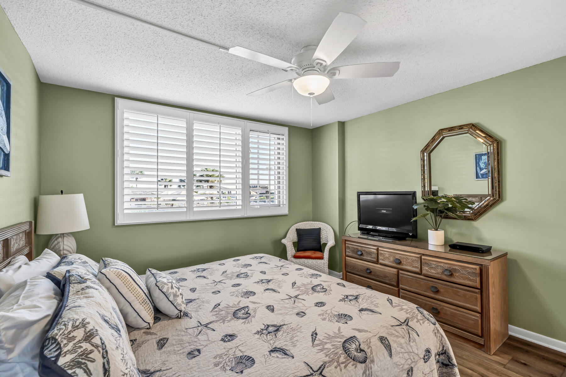 ISLANDER CONDO - Residential