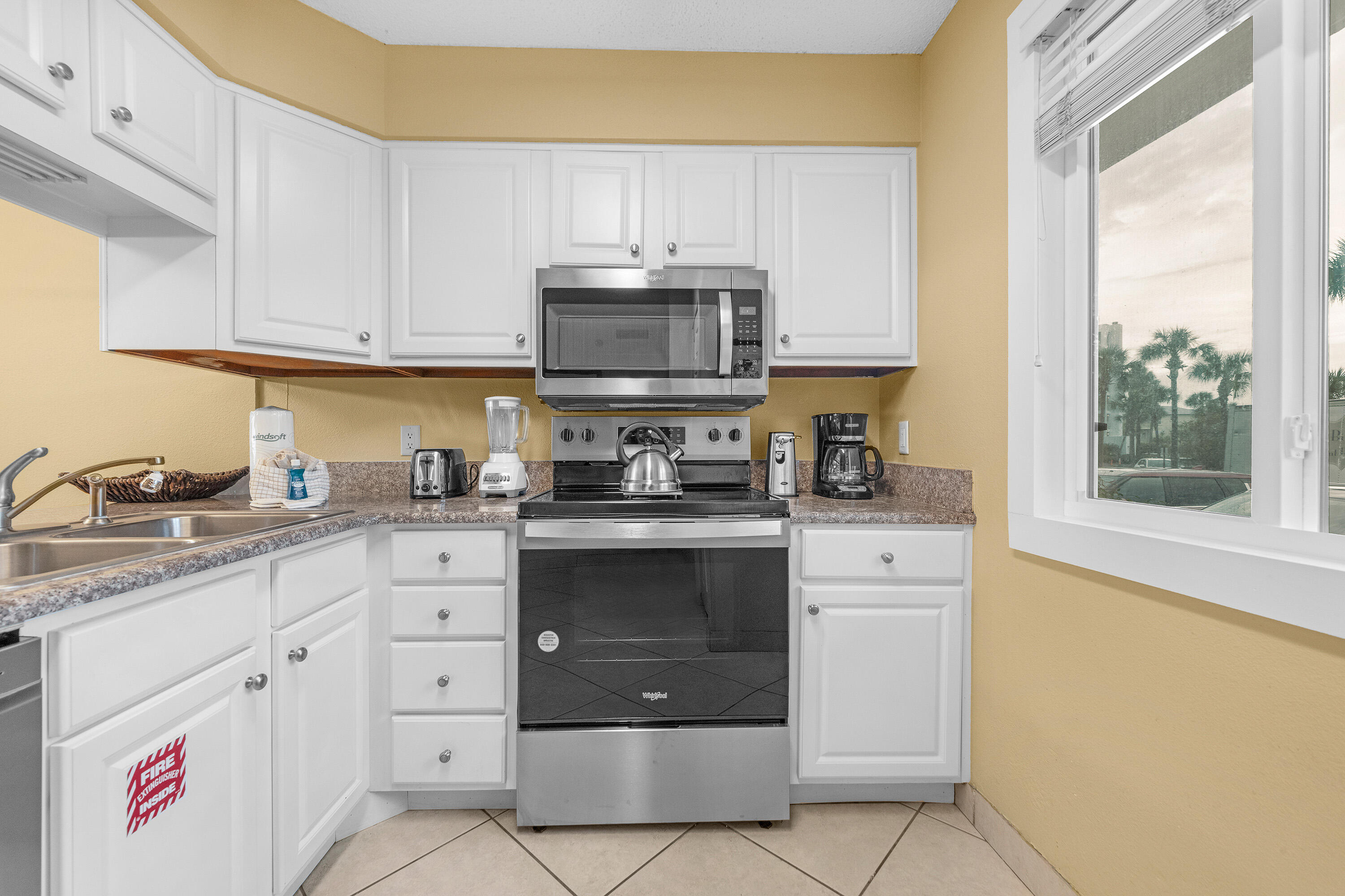 ISLANDER CONDO - Residential