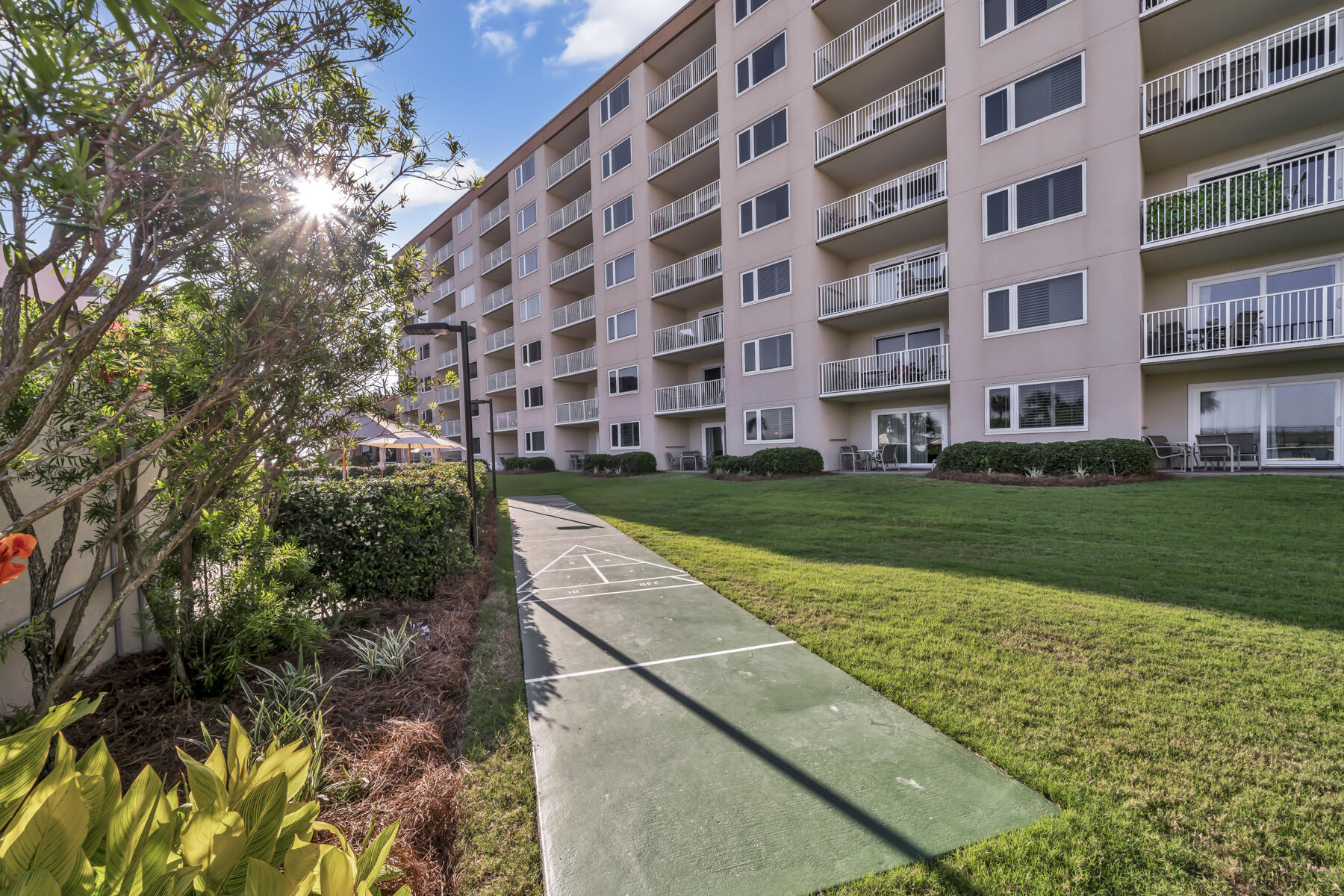 ISLANDER CONDO - Residential