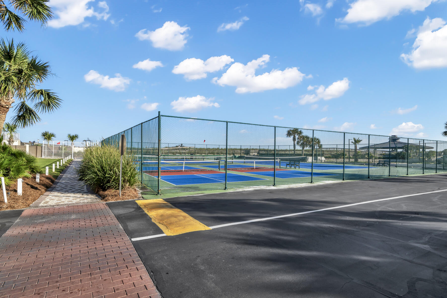 ISLANDER CONDO - Residential